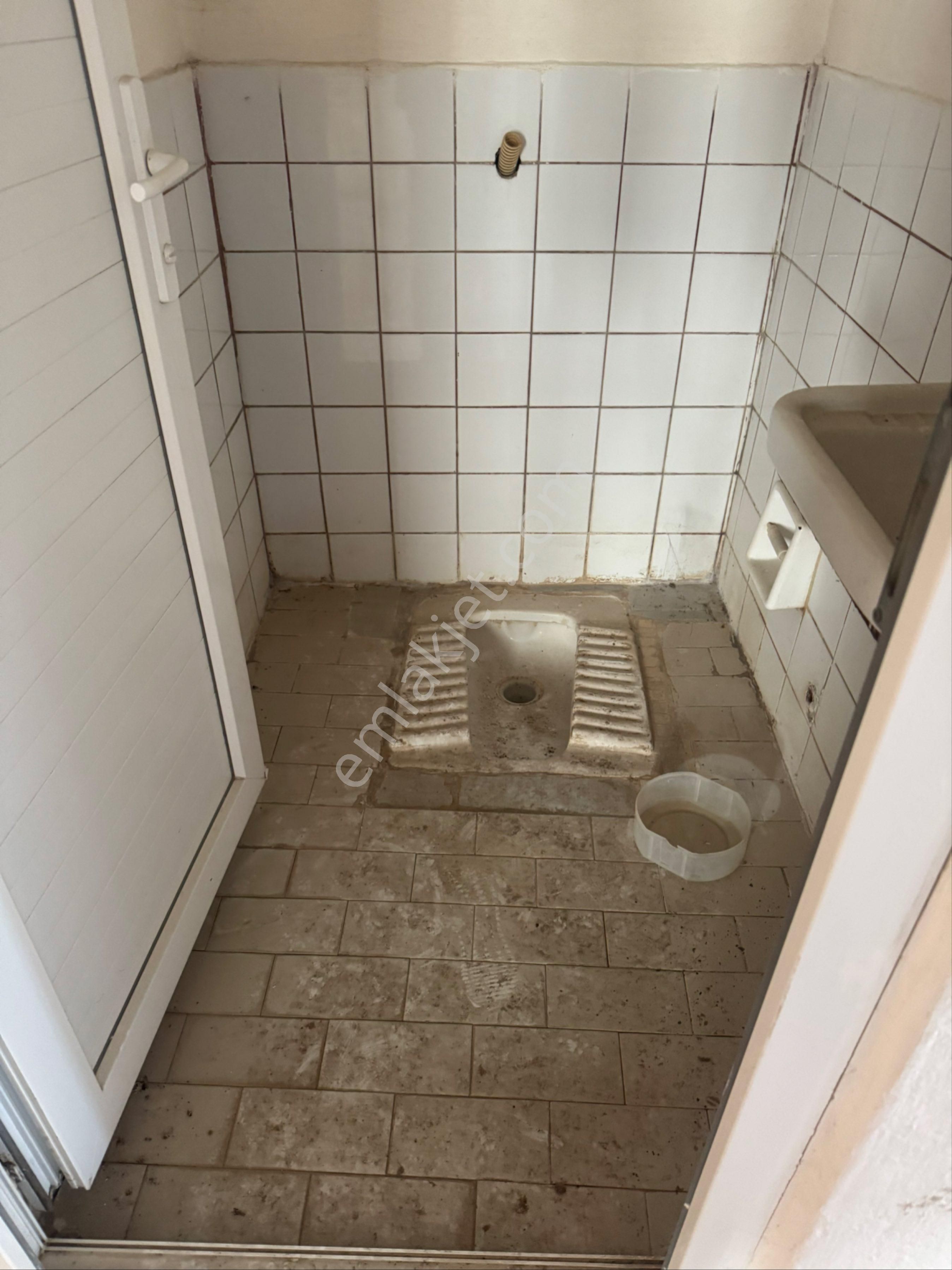 Komple Satılık 3 Katlı 235m2 Arsa İçinde Bina Bursa Nın Mustafakemalpaşa İlçesinde - Görsel 10