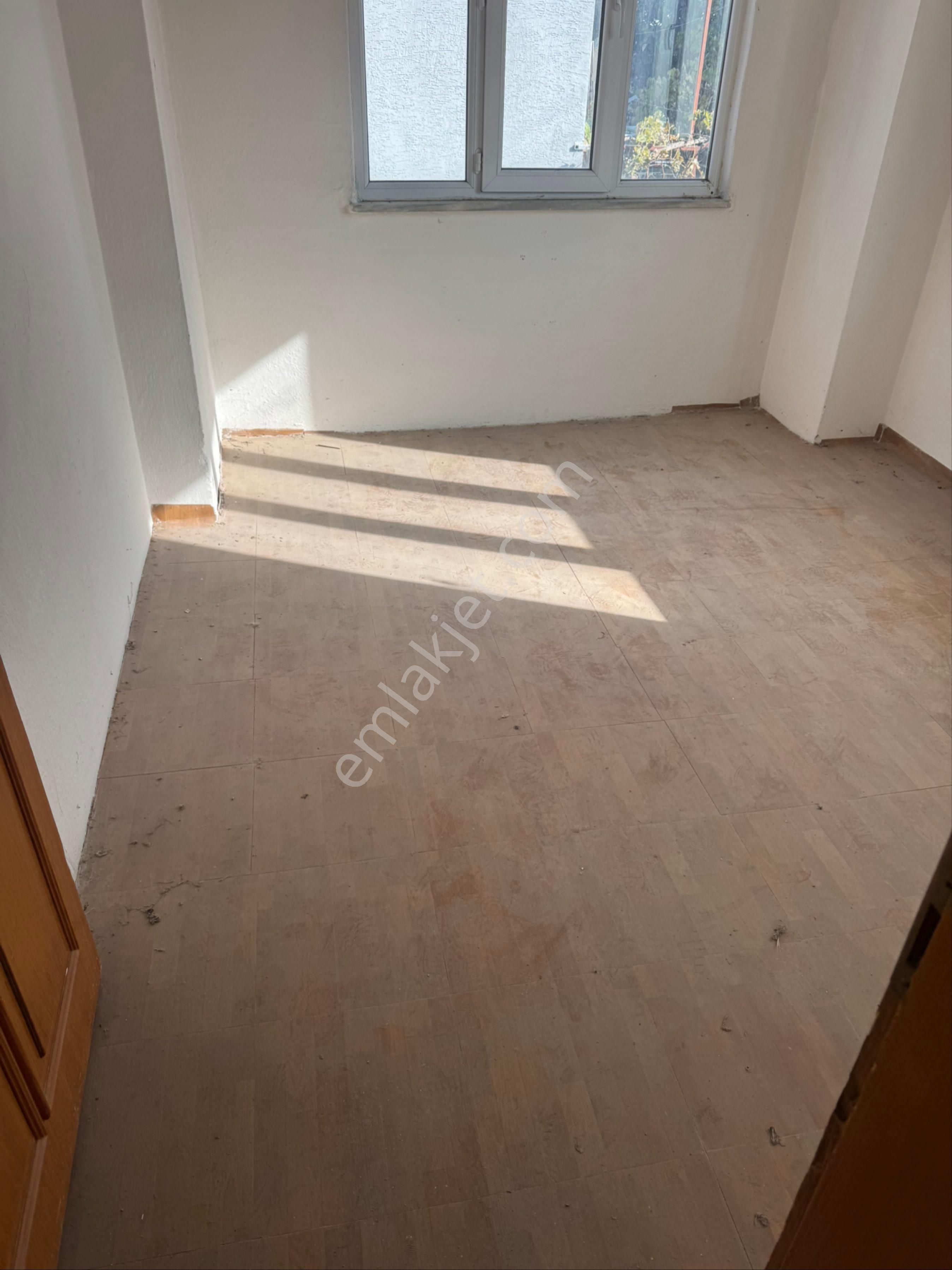 Komple Satılık 3 Katlı 235m2 Arsa İçinde Bina Bursa Nın Mustafakemalpaşa İlçesinde - Görsel 13