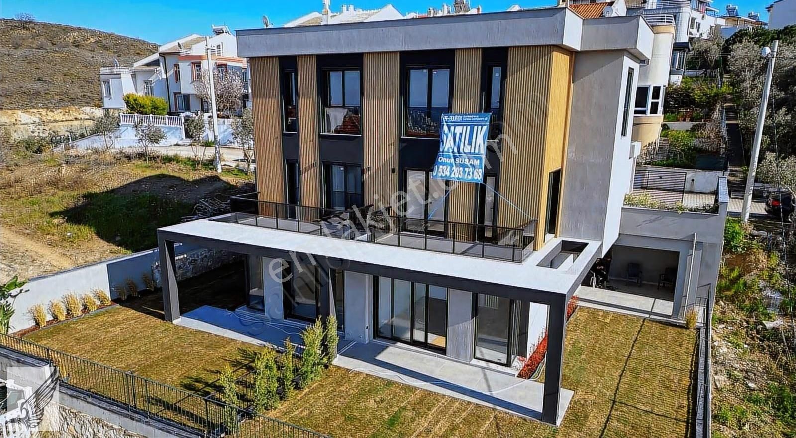 Seferihisar Akarca'da Full Deniz Manzaralı 3+1 Satılık Villa