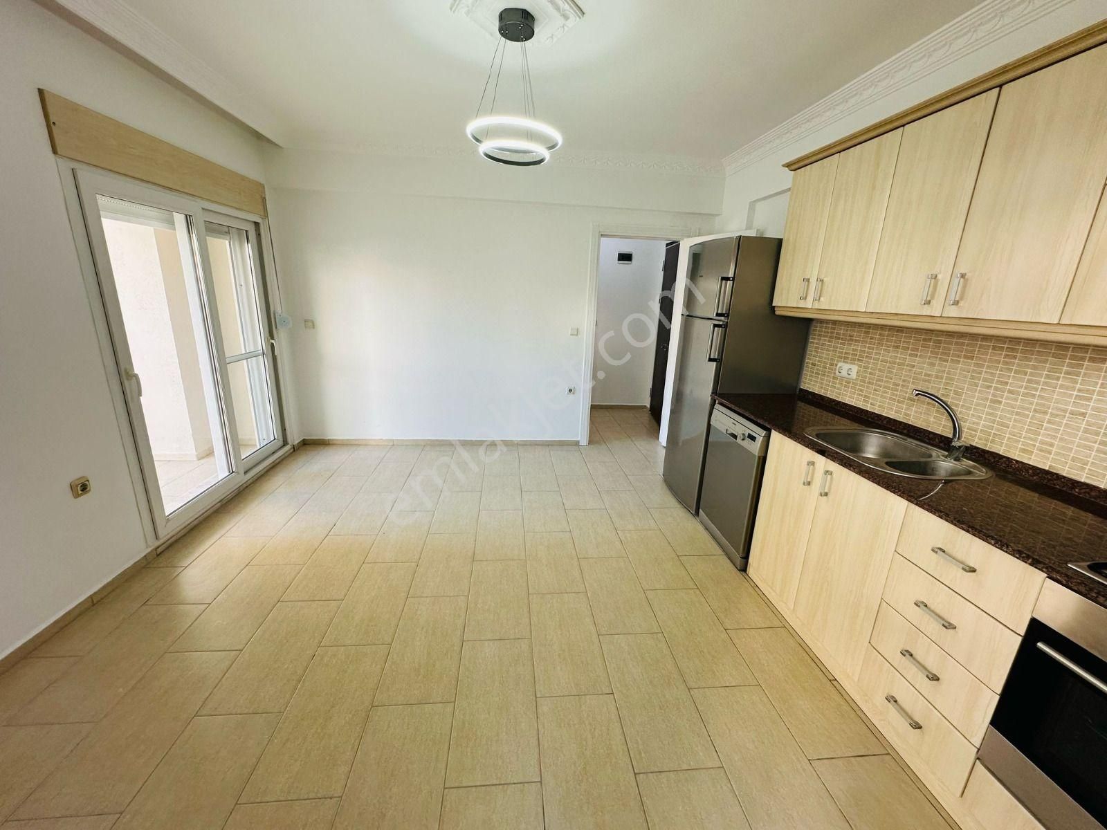 Didim Altınkum Yalı Caddesinde Denize Sıfır Deniz Manzaralı 1+1 - Görsel 3