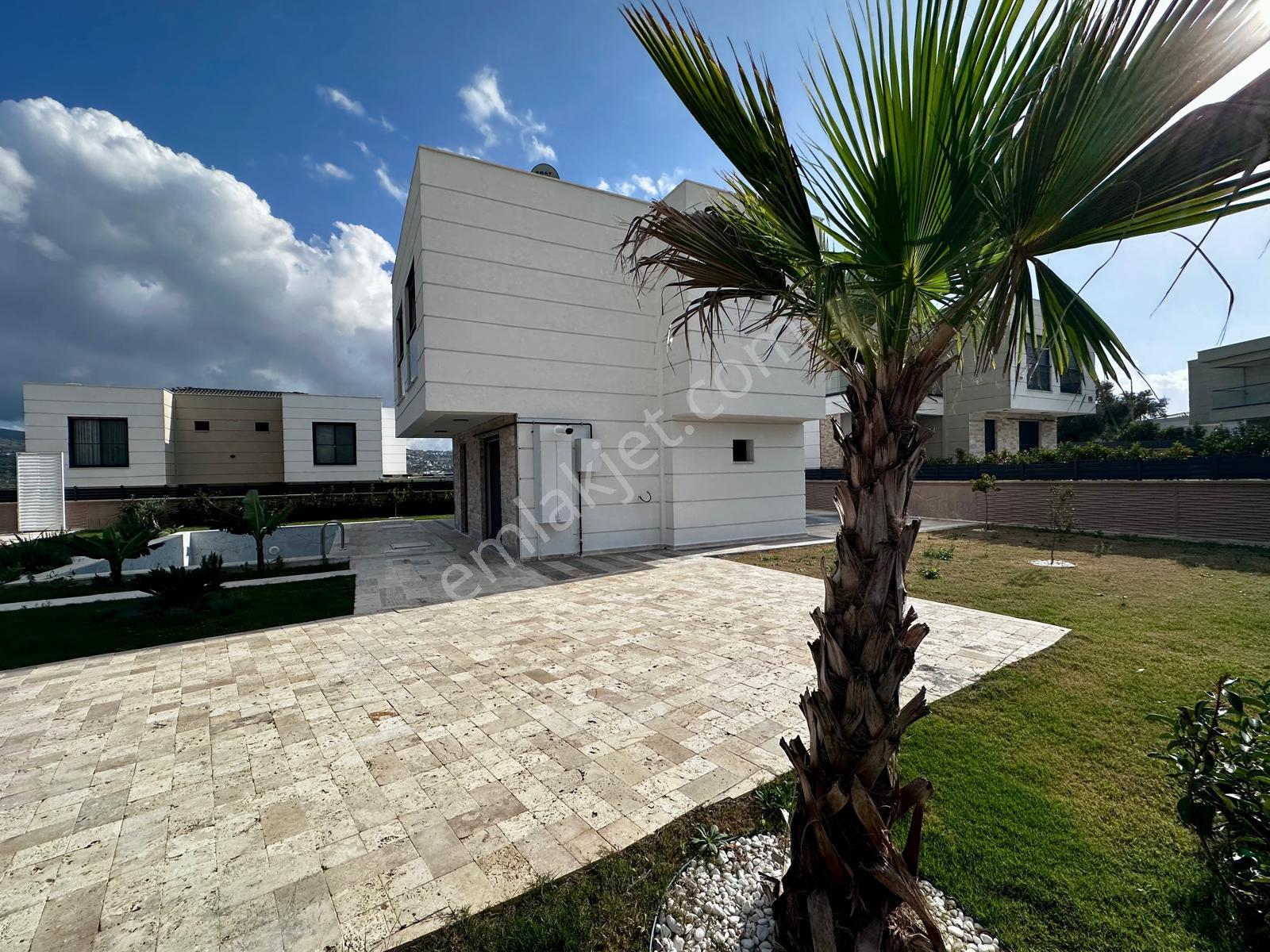 Kuşadası'nda Satılık Doğalgazlı Fırsat Villa - Görsel 35