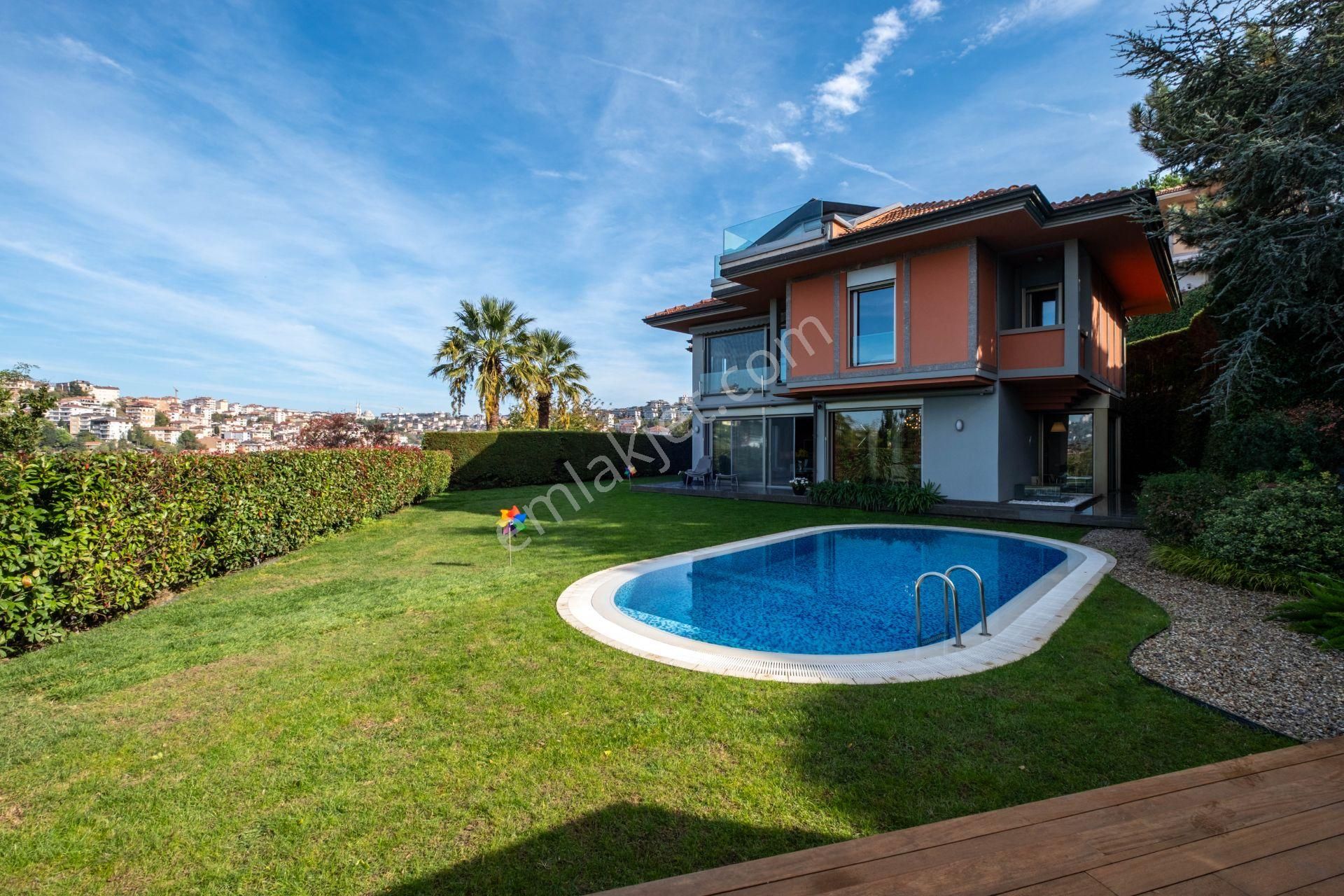 Çengelköy Evleri Sitesinde Boğaz Manzaralı Bakımlı Villa