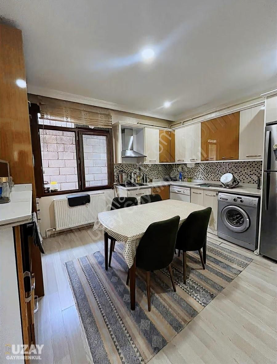 Konakta Fırsat 3 Katlı 2+1 Dogalgazlı 120 Mt2 Müstakil Ev!!