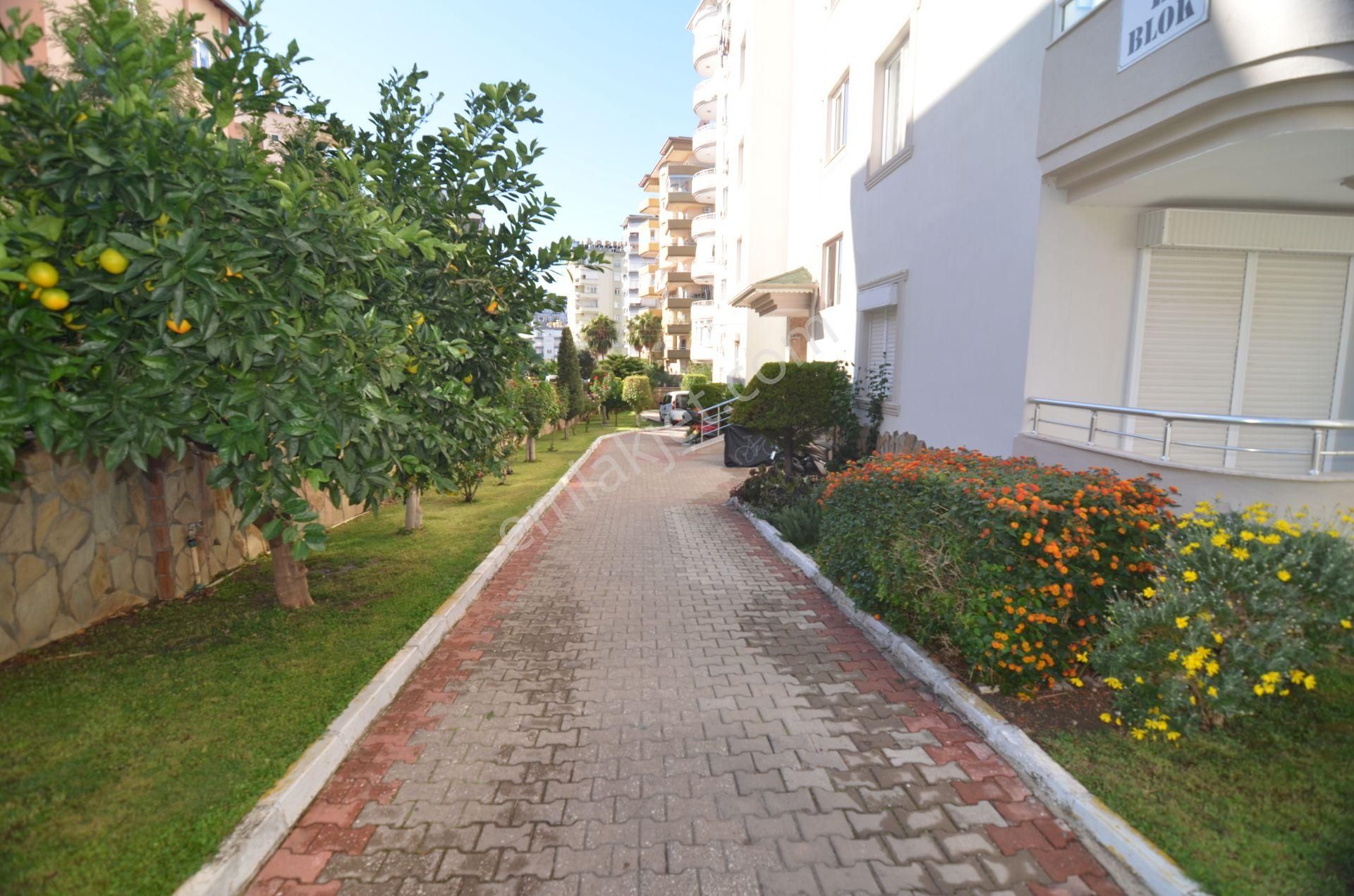 Alanya Galaksi Sitesi'de Satılık 5+1 Çift Daire - Görsel 3