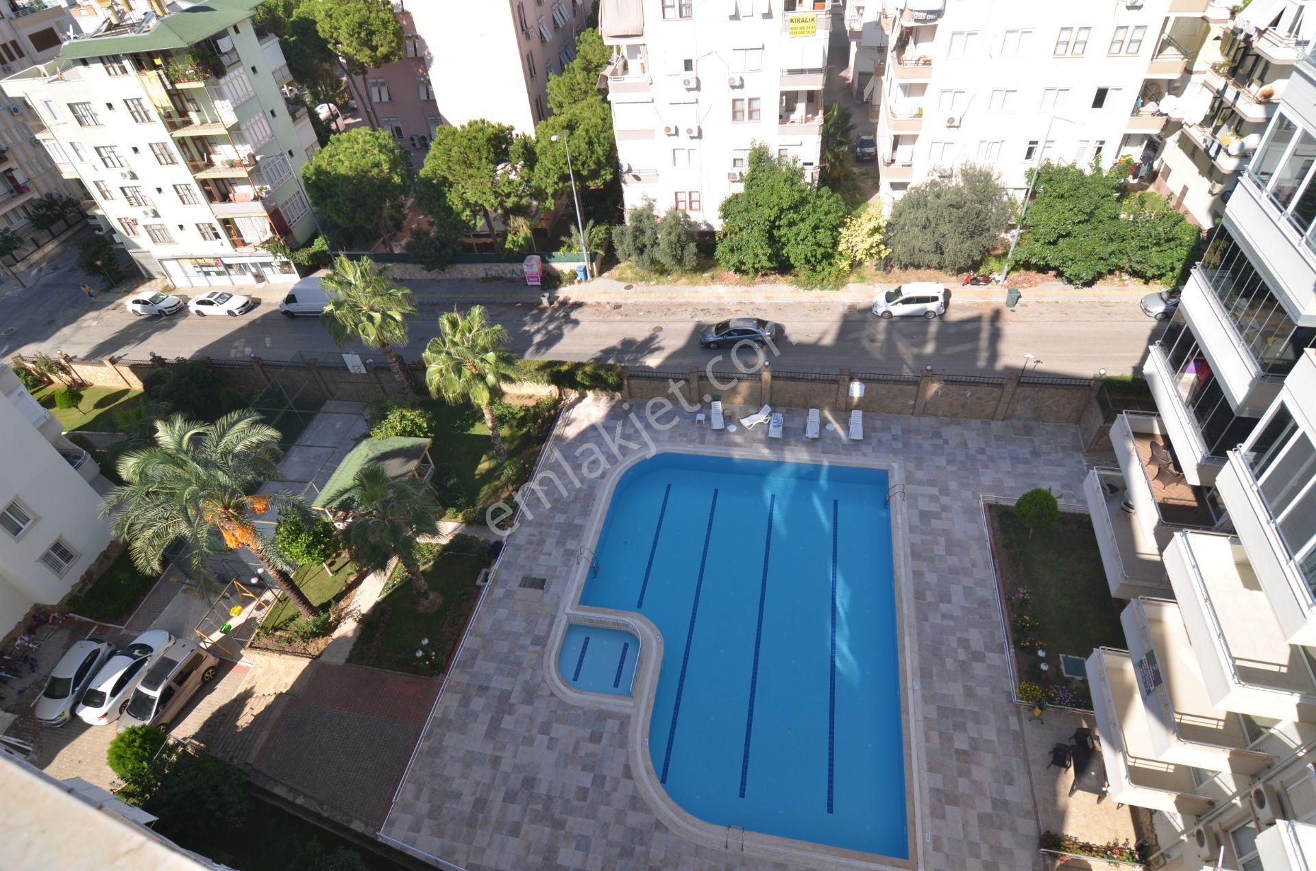 Alanya Galaksi Sitesi'de Satılık 5+1 Çift Daire