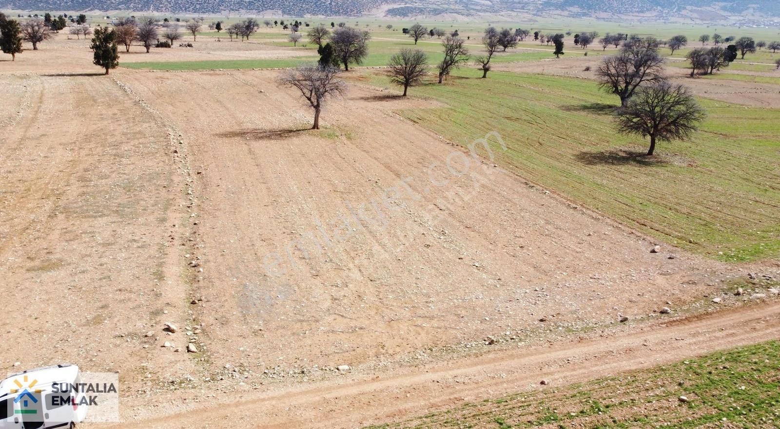 Resmi Yolu Mevcut 2940 M2 Su Hattı Önünde Tek Tapu Tarla - Görsel 4