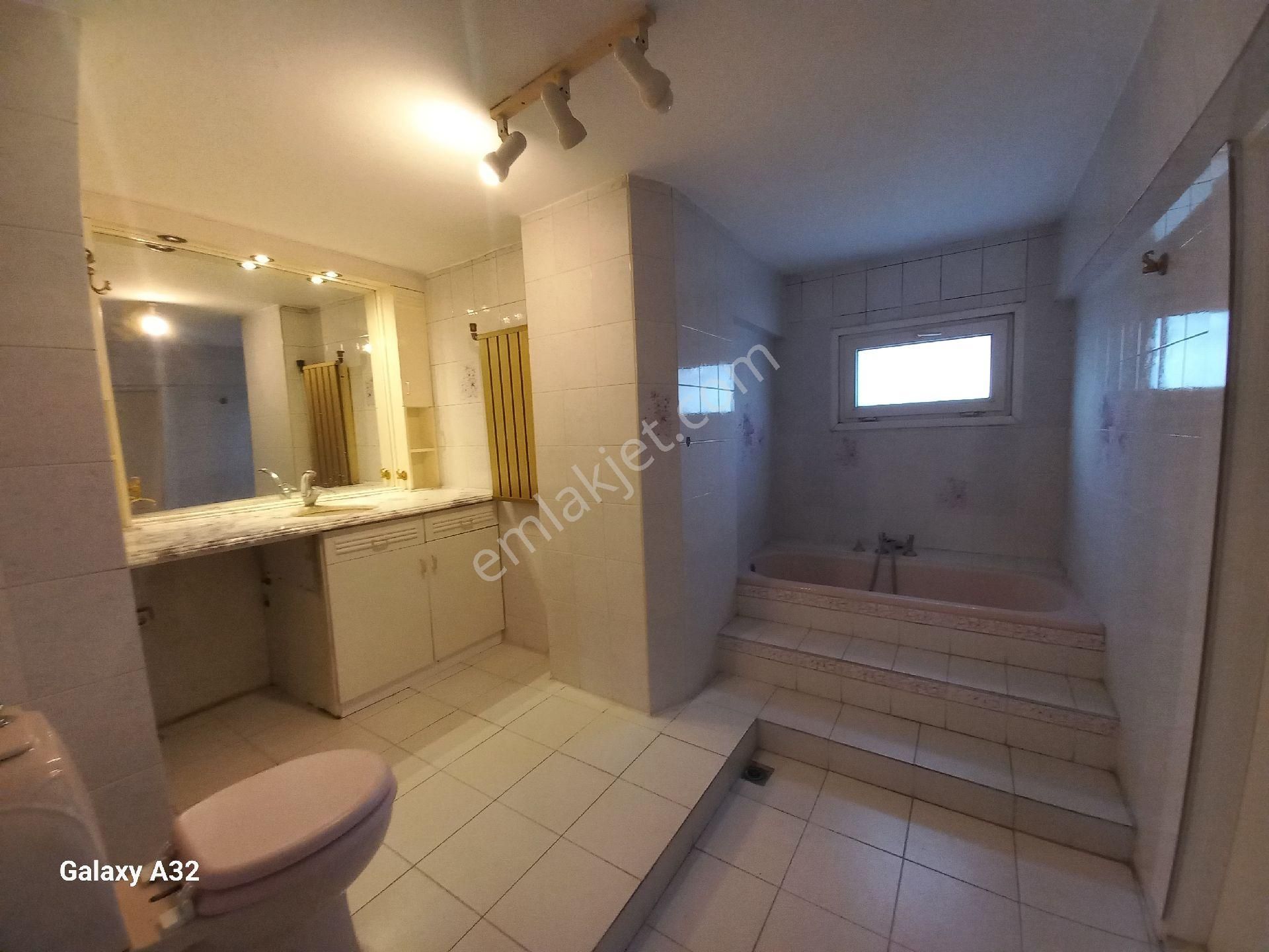 Bostanli Sahile 5 Dakika Yürüme Mesafede 300m2 Satilik 5+1 Dubleks - Görsel 40