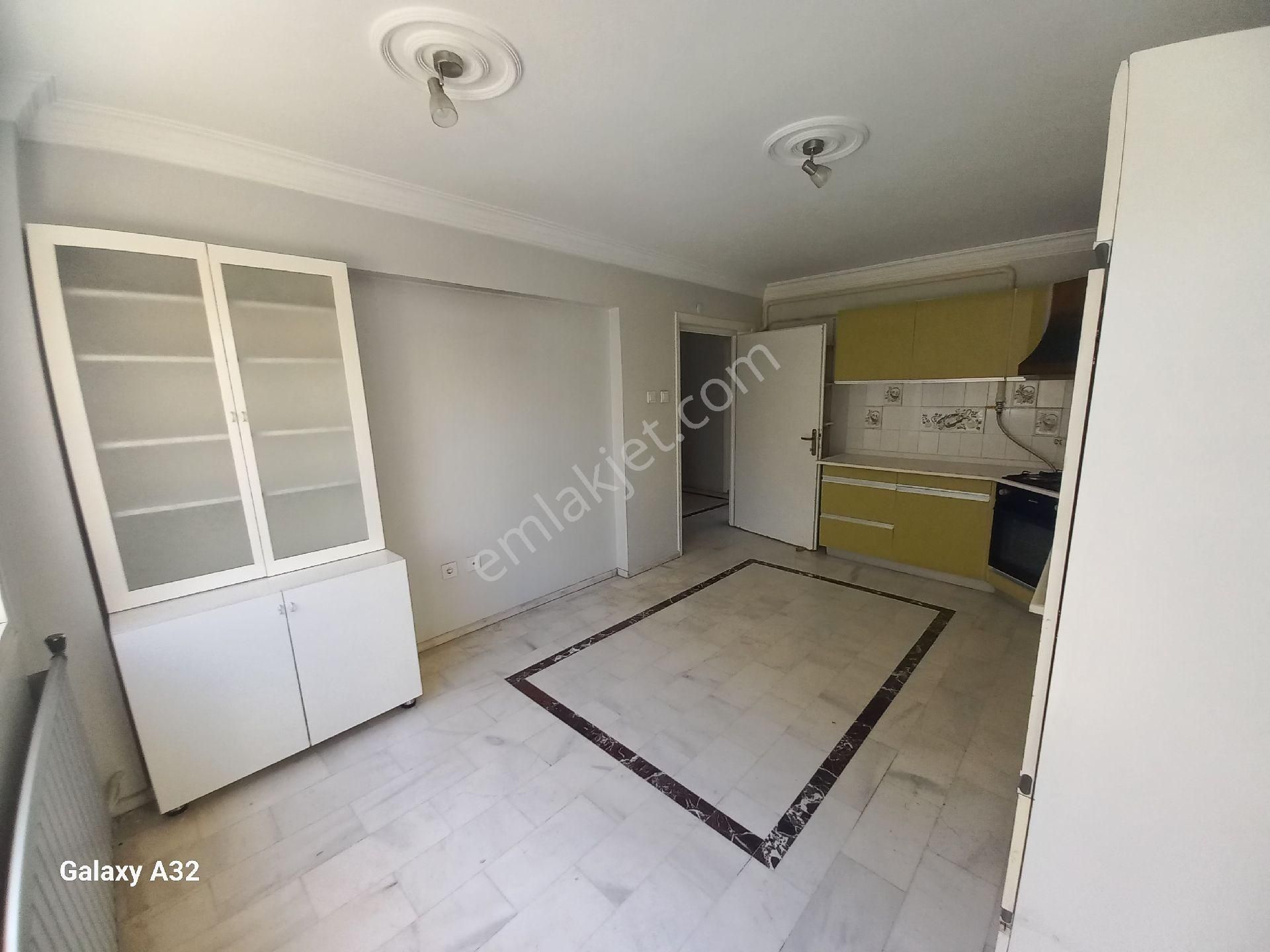 Bostanli Sahile 5 Dakika Yürüme Mesafede 300m2 Satilik 5+1 Dubleks - Görsel 19