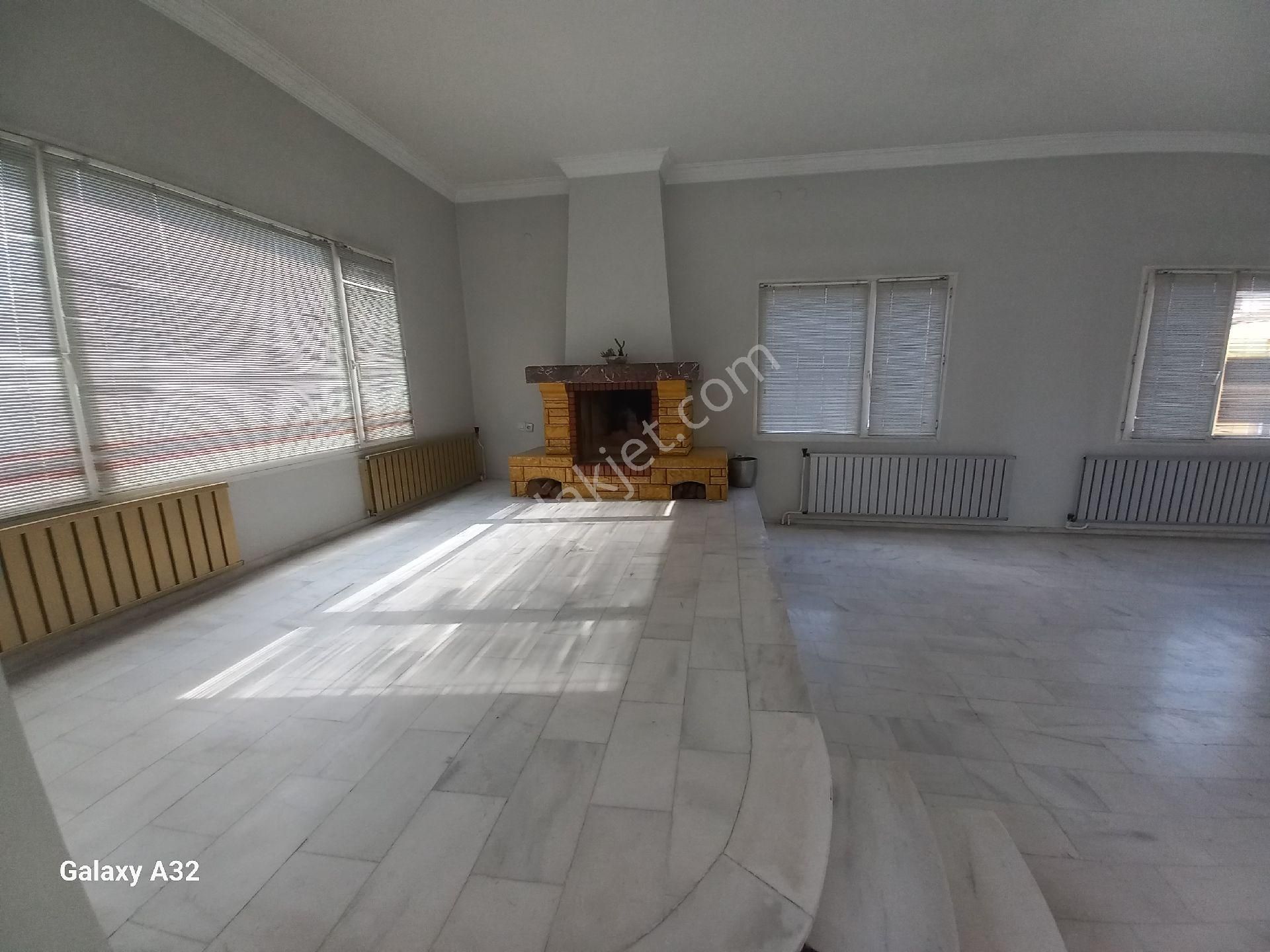 Bostanli Sahile 5 Dakika Yürüme Mesafede 300m2 Satilik 5+1 Dubleks - Görsel 10