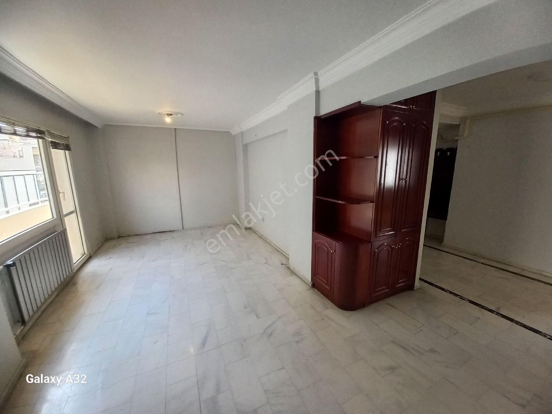 Bostanli Sahile 5 Dakika Yürüme Mesafede 300m2 Satilik 5+1 Dubleks - Görsel 29