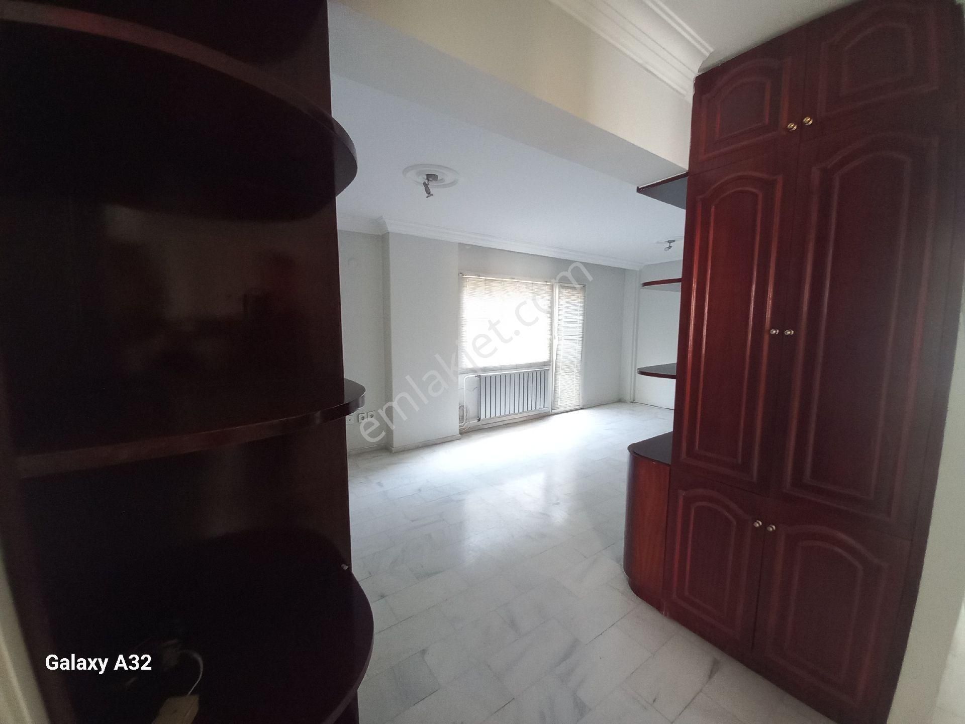 Bostanli Sahile 5 Dakika Yürüme Mesafede 300m2 Satilik 5+1 Dubleks - Görsel 21