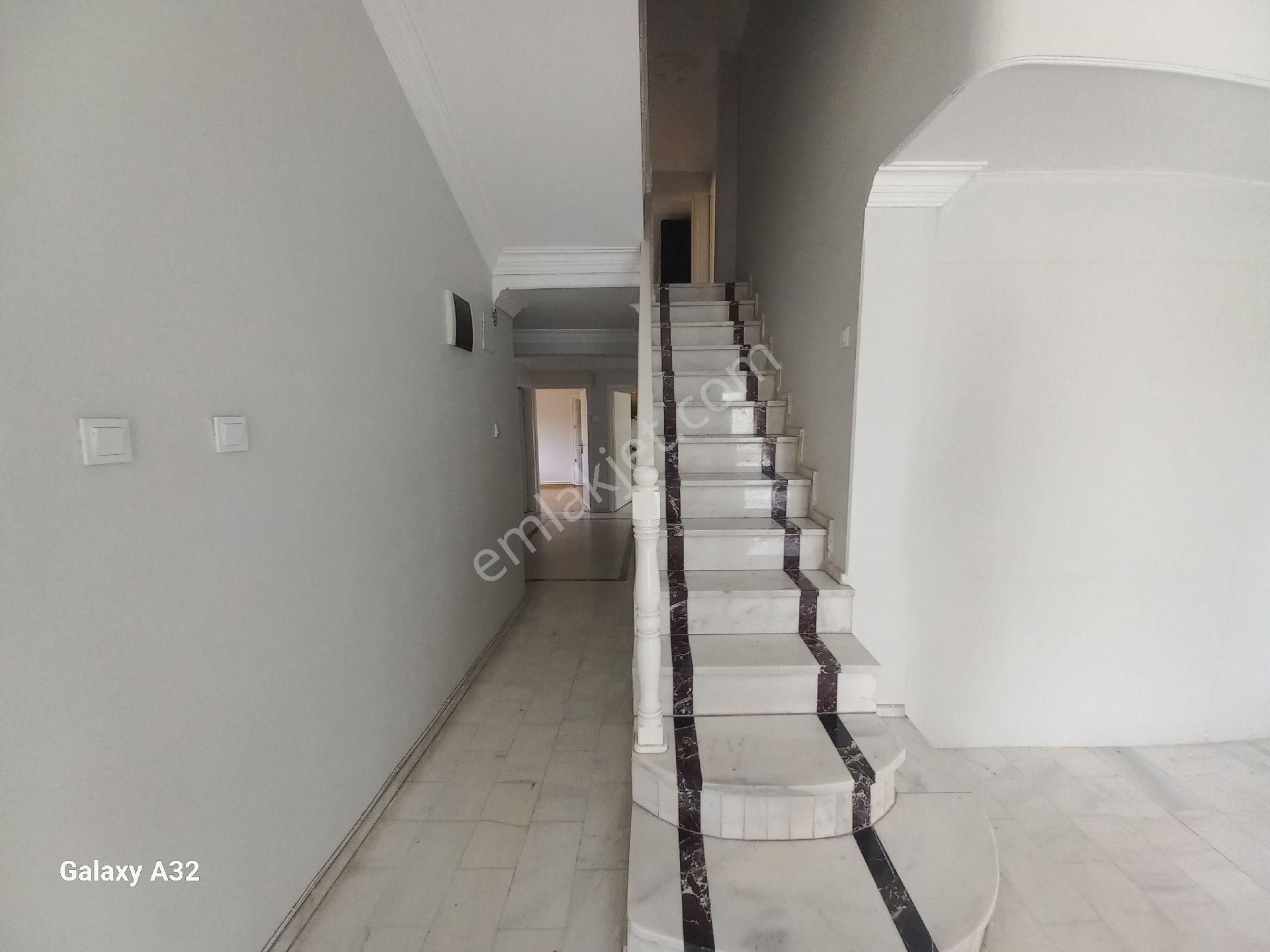 Bostanli Sahile 5 Dakika Yürüme Mesafede 300m2 Satilik 5+1 Dubleks - Görsel 34