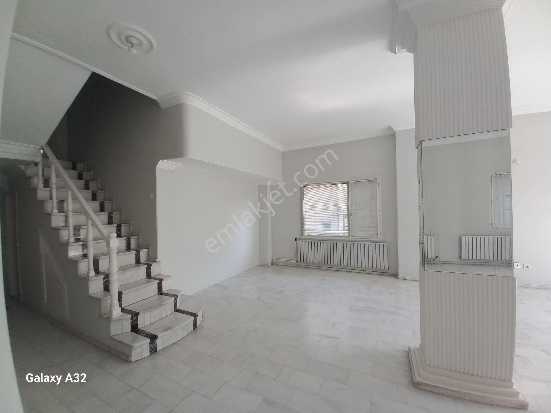 Bostanli Sahile 5 Dakika Yürüme Mesafede 300m2 Satilik 5+1 Dubleks - Görsel 15