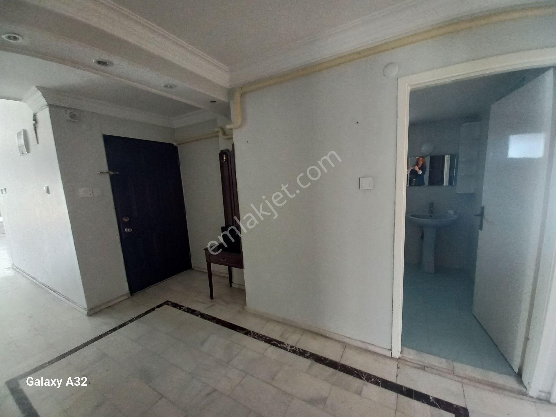 Bostanli Sahile 5 Dakika Yürüme Mesafede 300m2 Satilik 5+1 Dubleks - Görsel 4