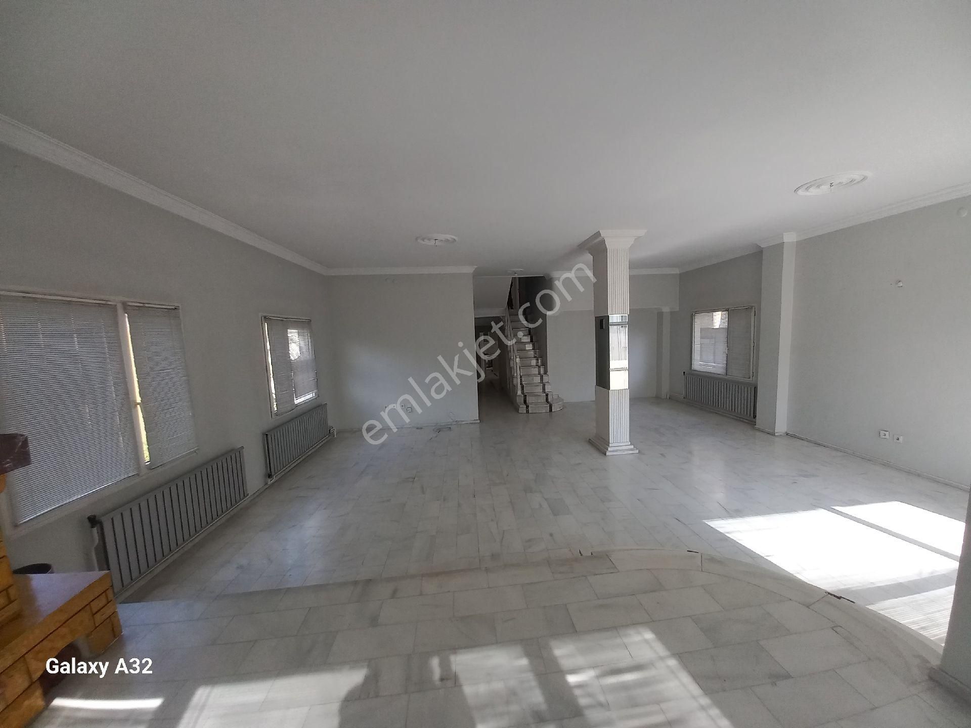 Bostanli Sahile 5 Dakika Yürüme Mesafede 300m2 Satilik 5+1 Dubleks - Görsel 7