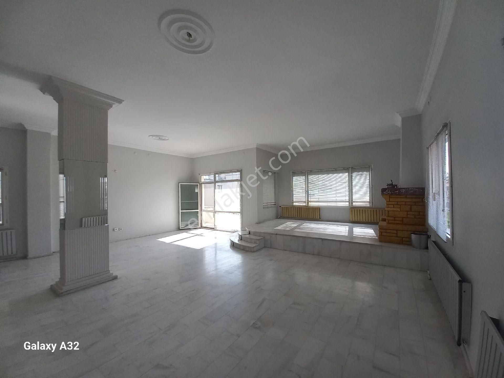 Bostanli Sahile 5 Dakika Yürüme Mesafede 300m2 Satilik 5+1 Dubleks - Görsel 35