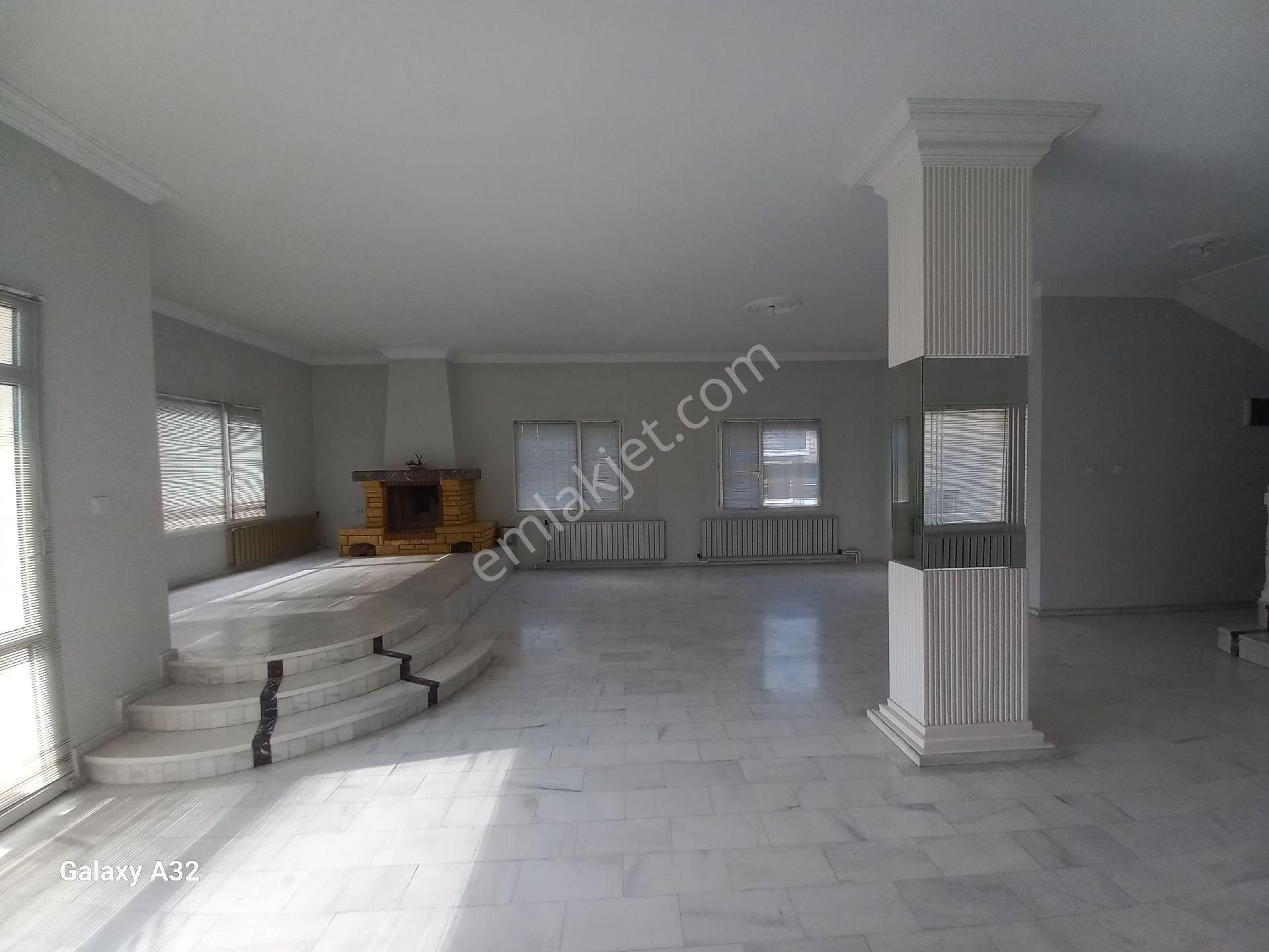 Bostanli Sahile 5 Dakika Yürüme Mesafede 300m2 Satilik 5+1 Dubleks - Görsel 9