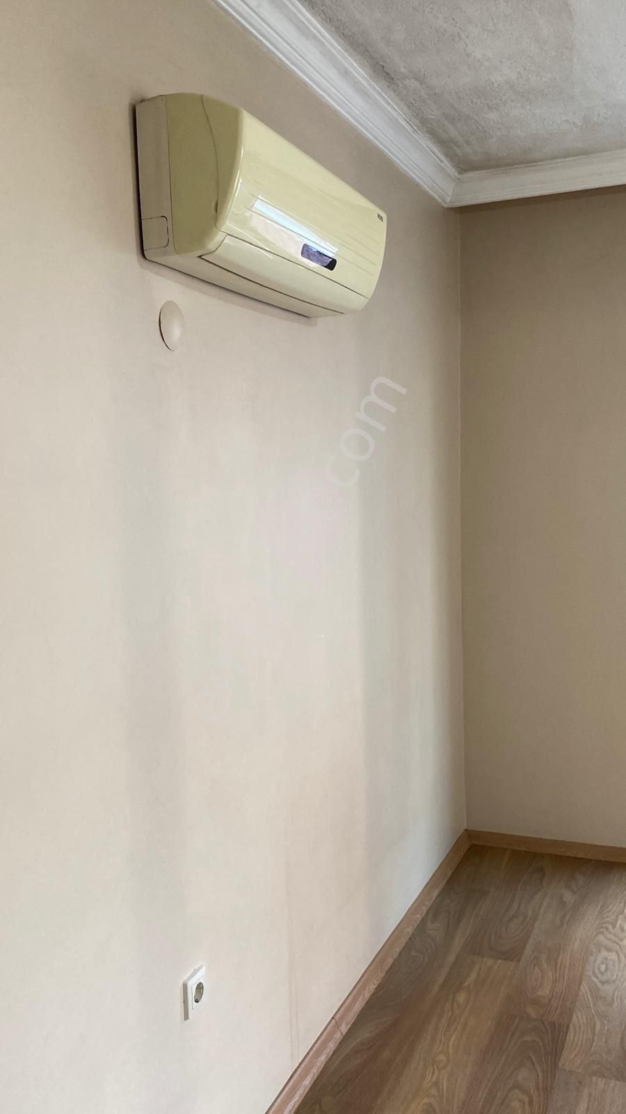 Cunmhuriyet Mahallesinde 3+1 Kilimalı Doğalgazlı Kiralık Daire - Görsel 8