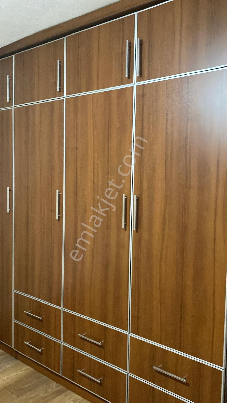 Cunmhuriyet Mahallesinde 3+1 Kilimalı Doğalgazlı Kiralık Daire - Görsel 5