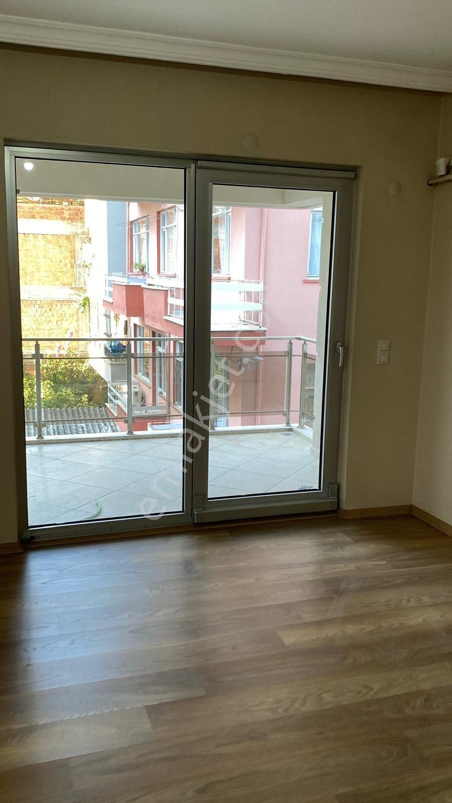 Cunmhuriyet Mahallesinde 3+1 Kilimalı Doğalgazlı Kiralık Daire - Görsel 7