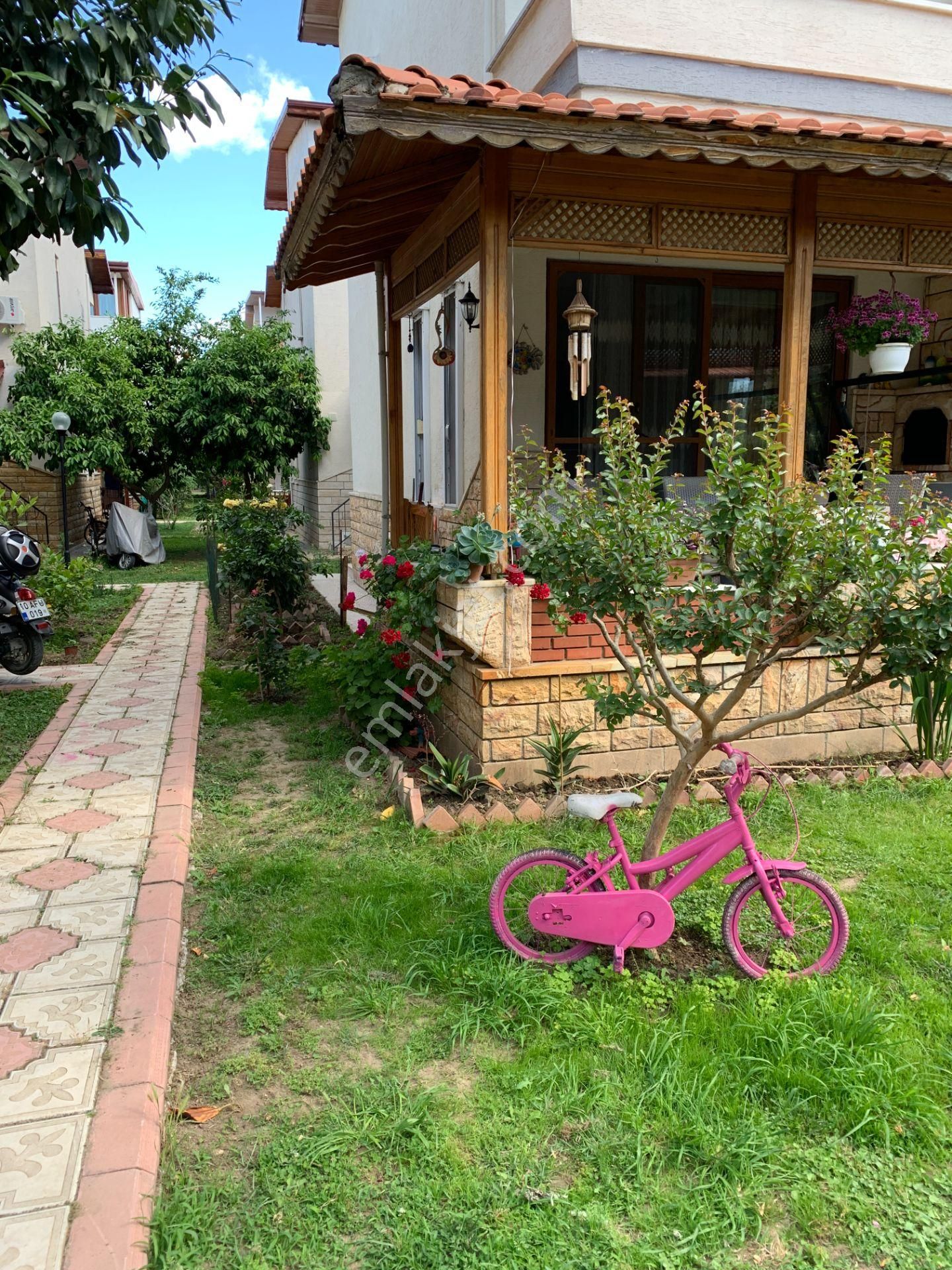 Edremit Körfezi Selin93 Sit. Denize 500m 146m² Arsa Paylı Villa - Görsel 24