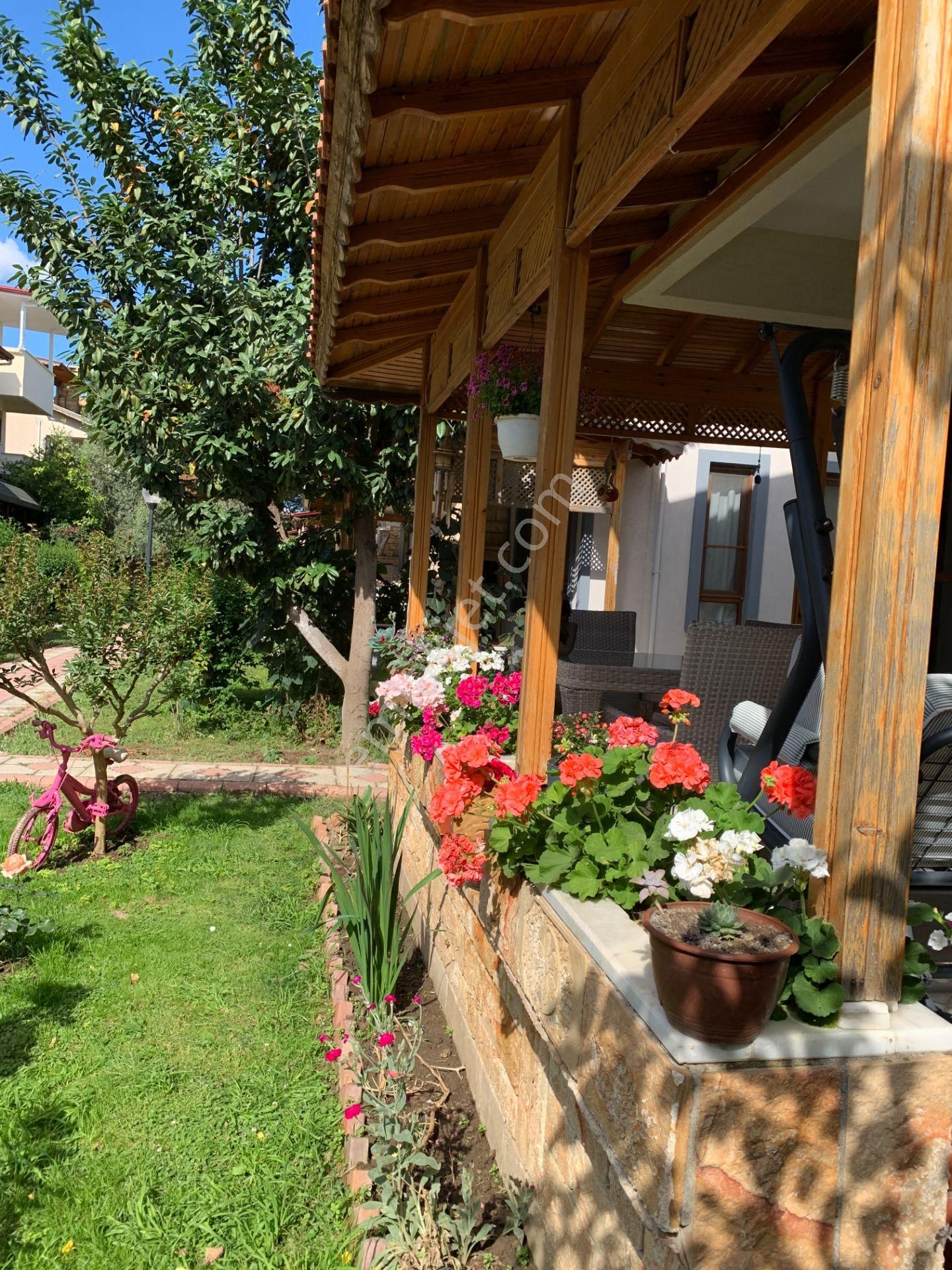 Edremit Körfezi Selin93 Sit. Denize 500m 146m² Arsa Paylı Villa - Görsel 23