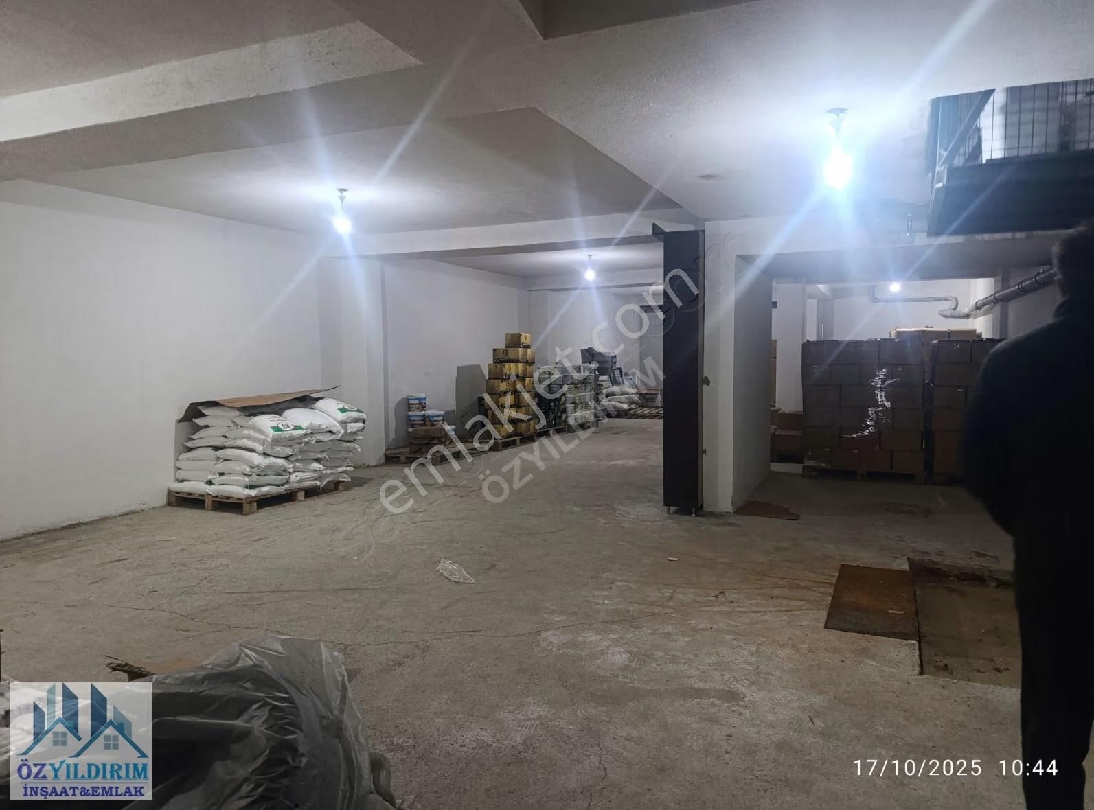 Yenidoğan Merkezi Konumda 400m2 Mağza Depo Satılık - Görsel 35
