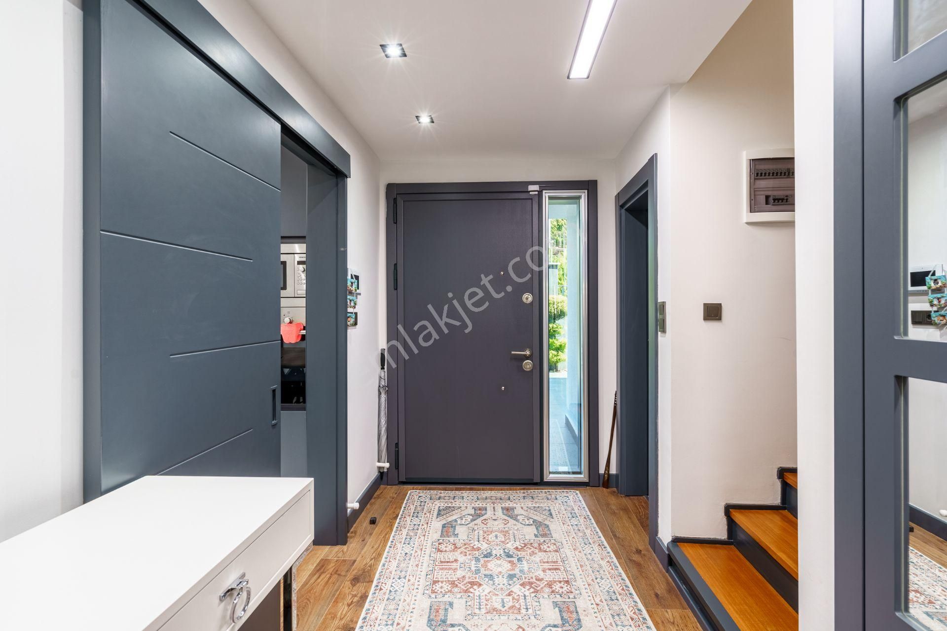 Kuşadası Marina Bölgesinde Panoramik Deniz Manzaralı Villa - Görsel 16