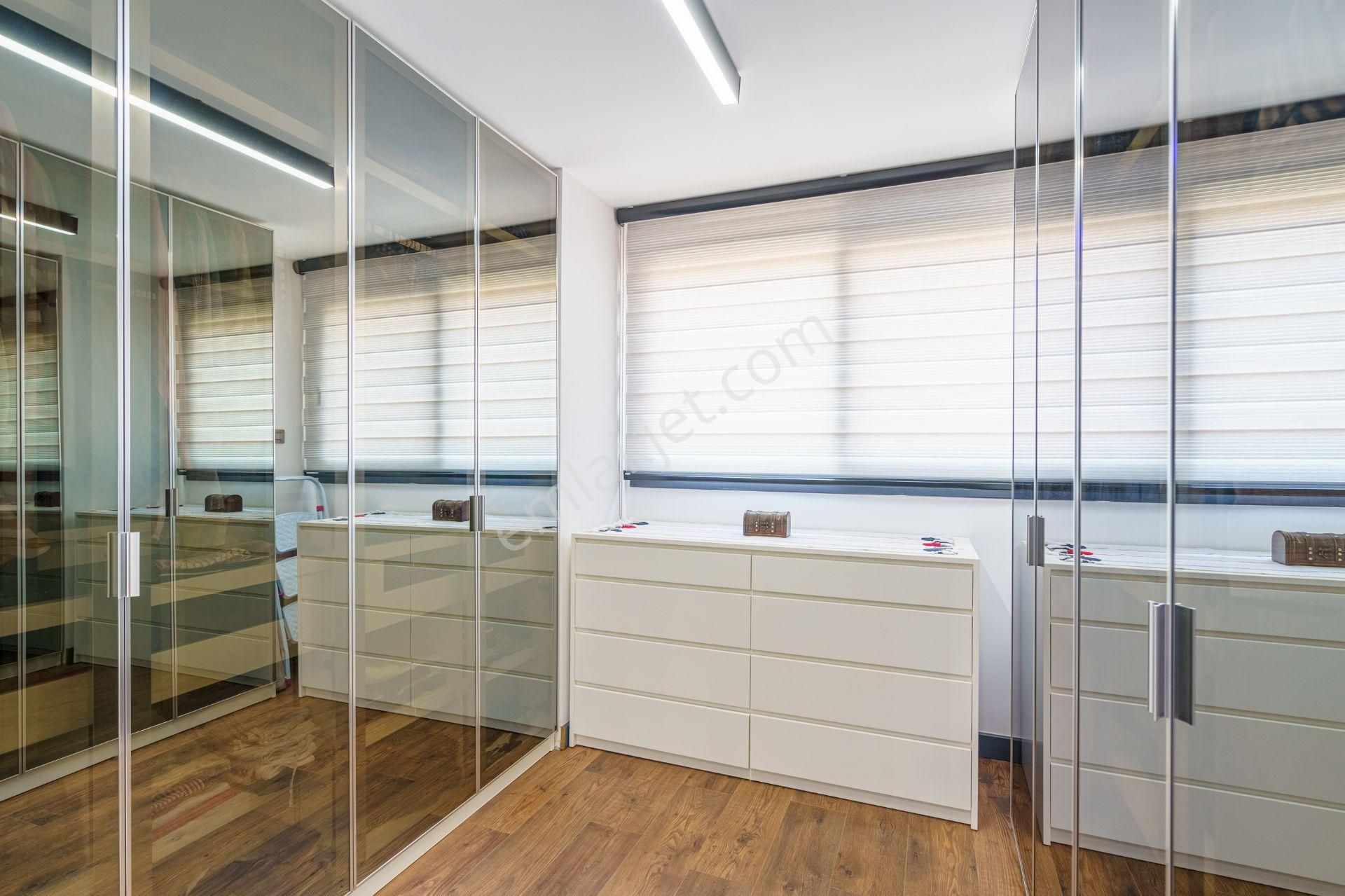 Kuşadası Marina Bölgesinde Panoramik Deniz Manzaralı Villa - Görsel 28