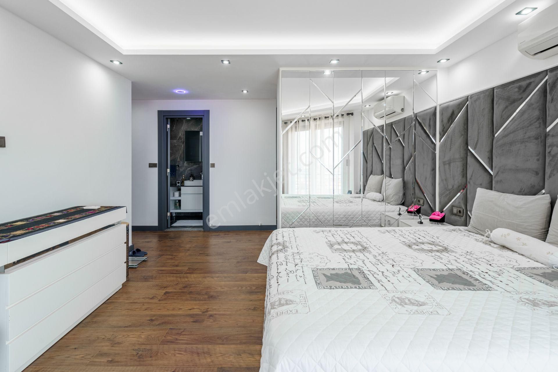 Kuşadası Marina Bölgesinde Panoramik Deniz Manzaralı Villa - Görsel 24