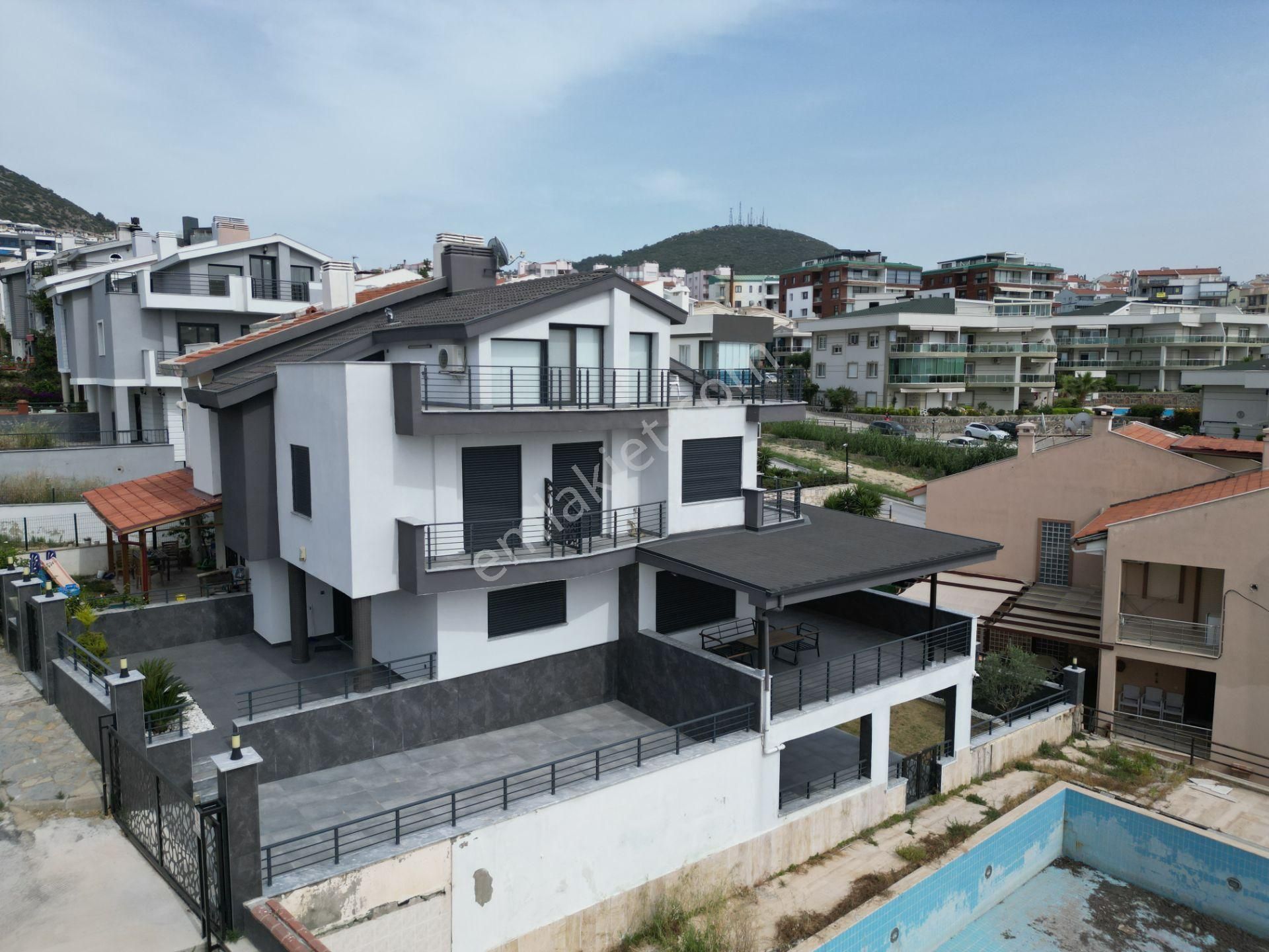 Kuşadası Marina Bölgesinde Panoramik Deniz Manzaralı Villa - Görsel 5