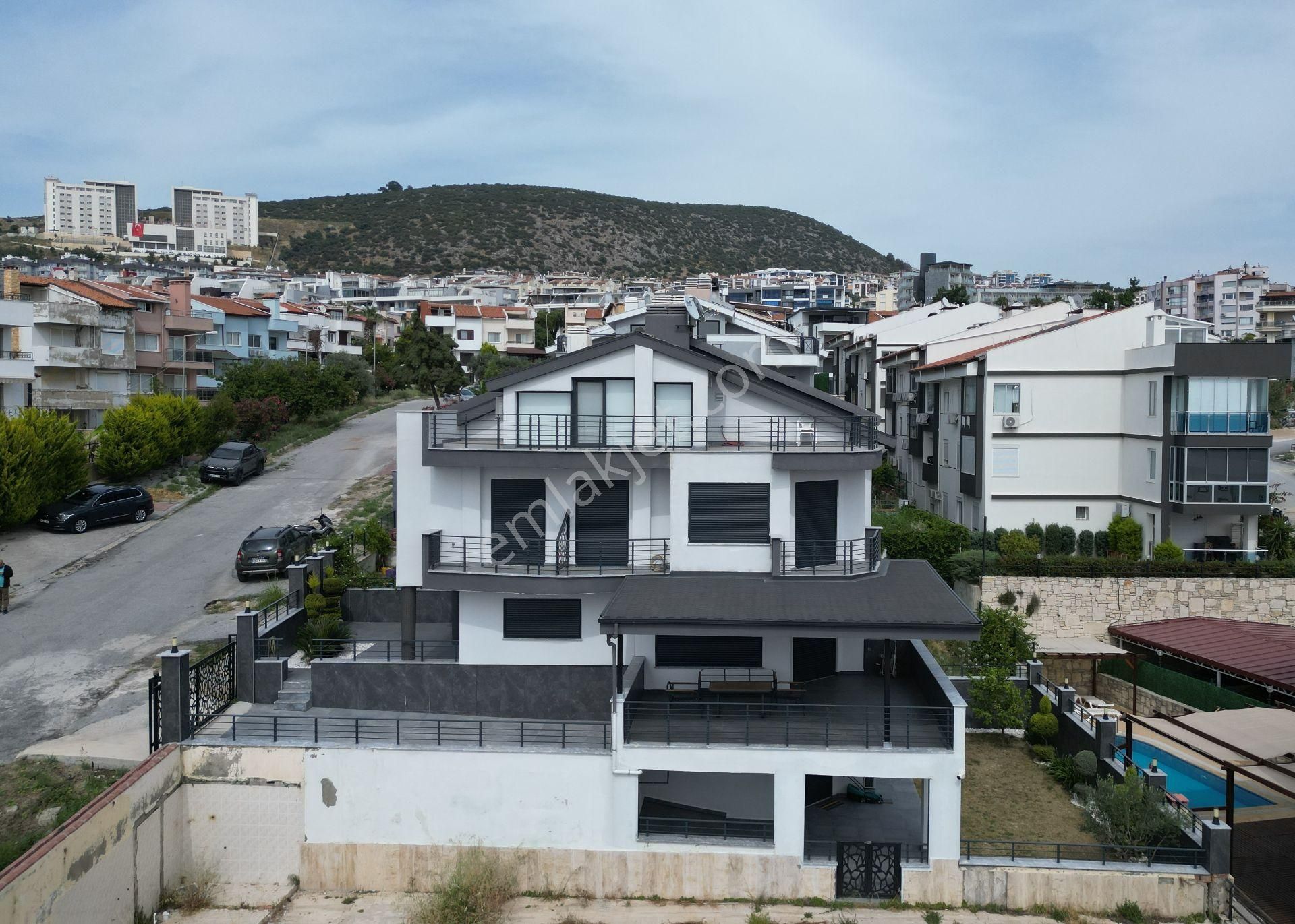 Kuşadası Marina Bölgesinde Panoramik Deniz Manzaralı Villa - Görsel 4