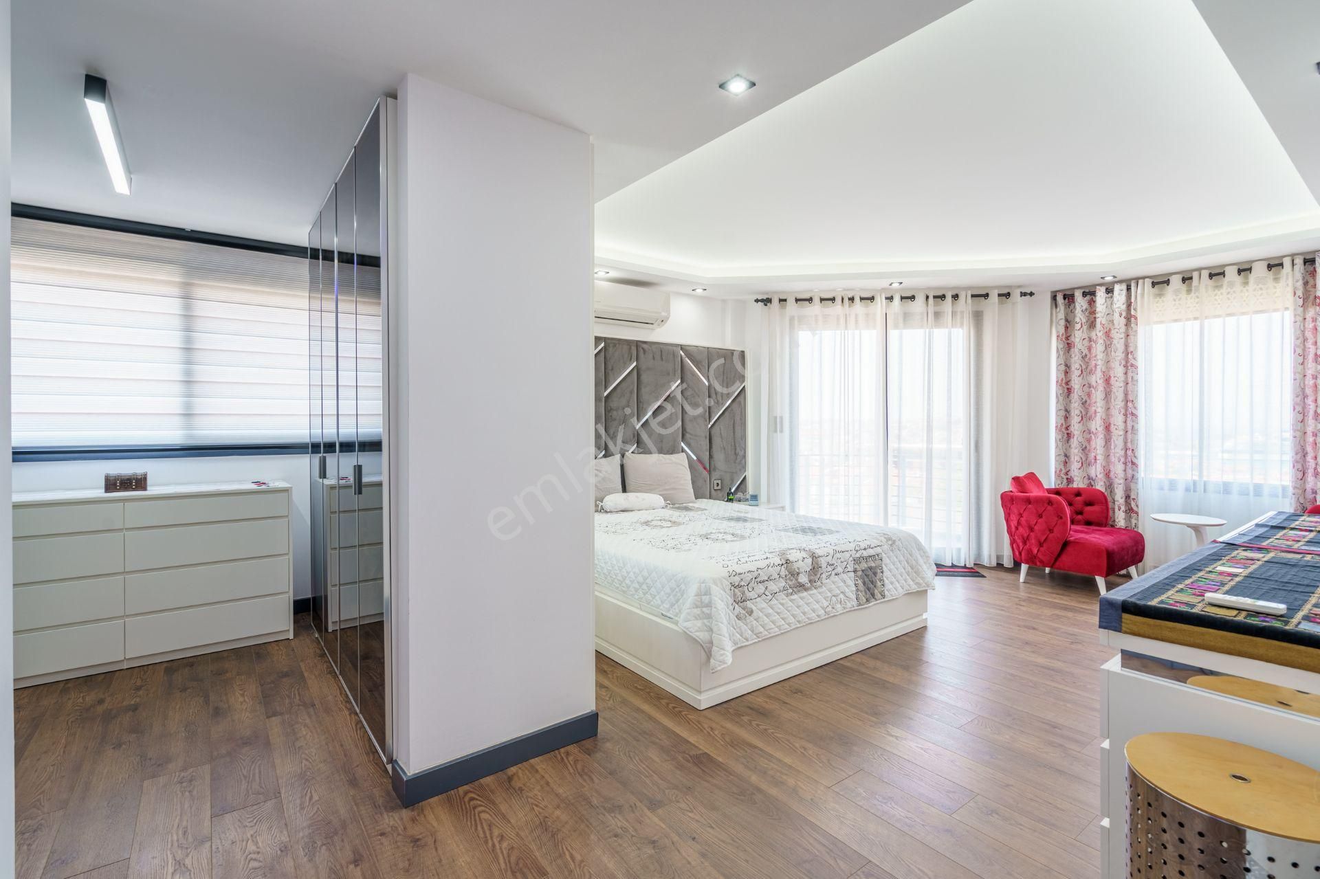 Kuşadası Marina Bölgesinde Panoramik Deniz Manzaralı Villa - Görsel 23