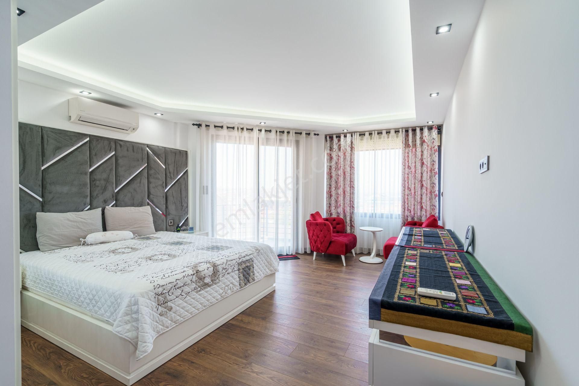 Kuşadası Marina Bölgesinde Panoramik Deniz Manzaralı Villa - Görsel 25