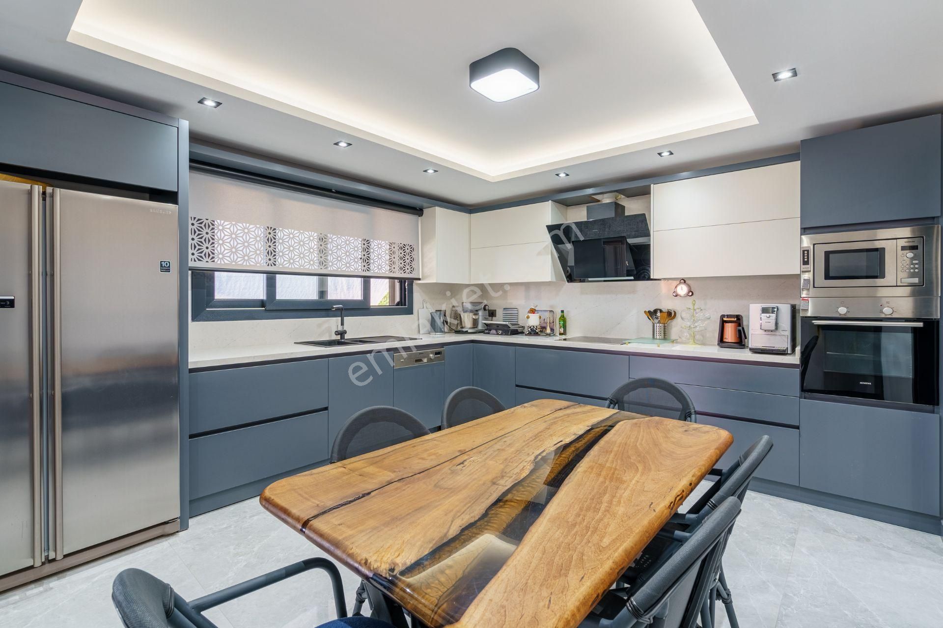 Kuşadası Marina Bölgesinde Panoramik Deniz Manzaralı Villa - Görsel 14