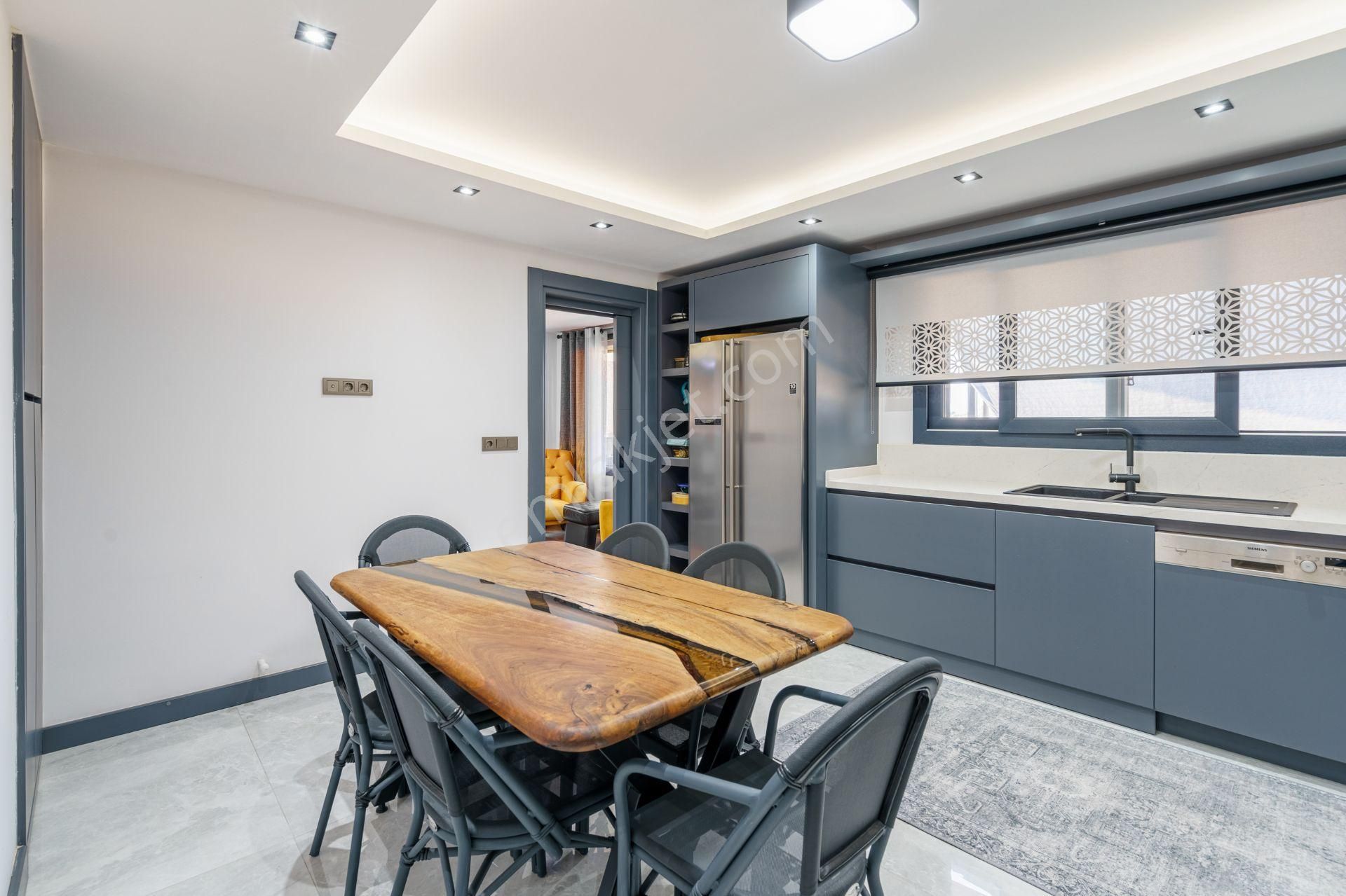 Kuşadası Marina Bölgesinde Panoramik Deniz Manzaralı Villa - Görsel 15