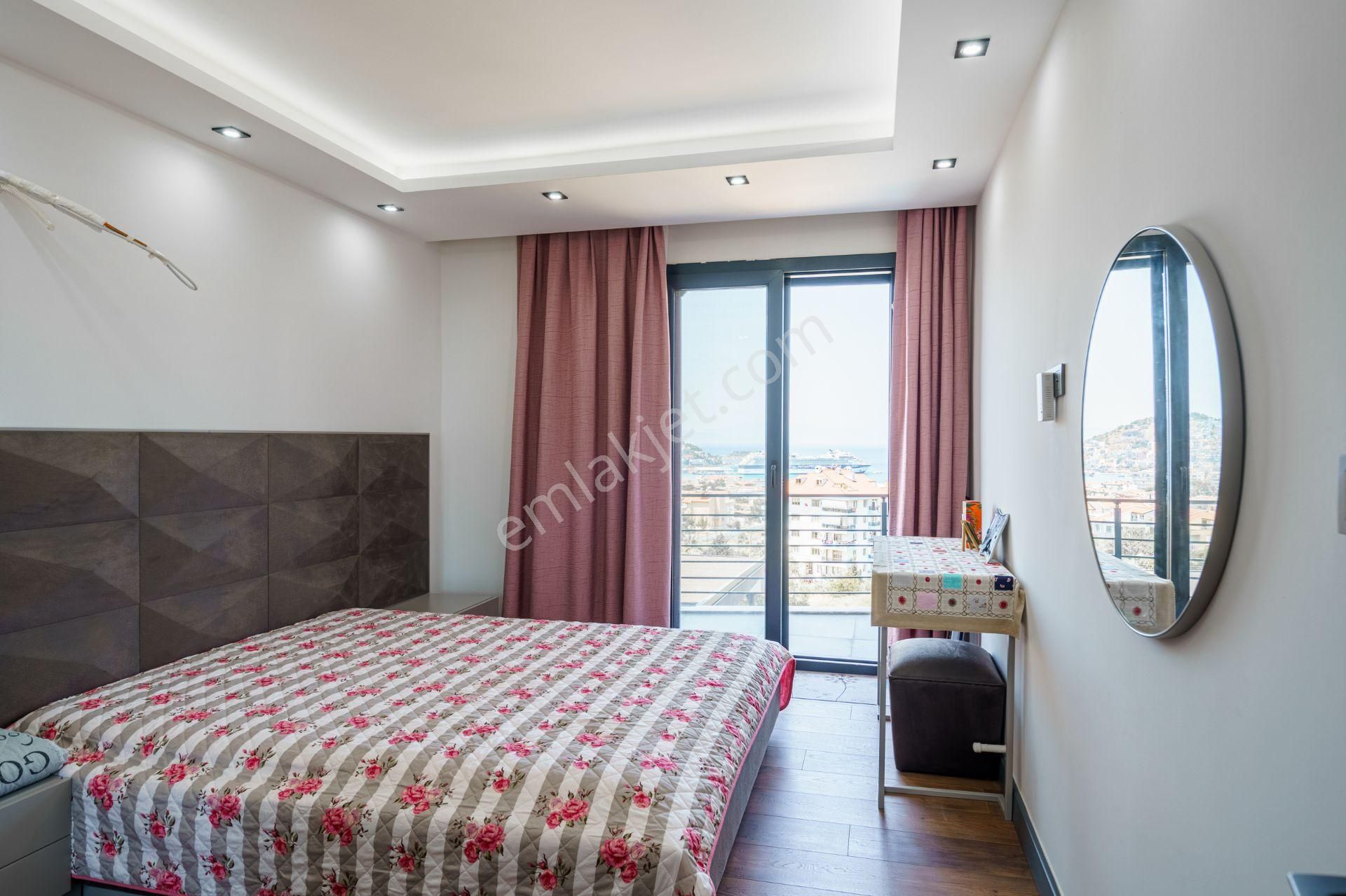 Kuşadası Marina Bölgesinde Panoramik Deniz Manzaralı Villa - Görsel 20