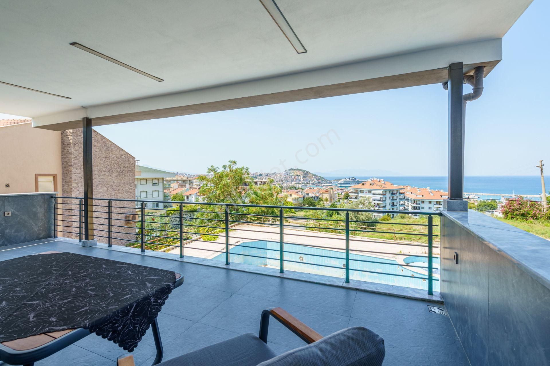 Kuşadası Marina Bölgesinde Panoramik Deniz Manzaralı Villa - Görsel 18
