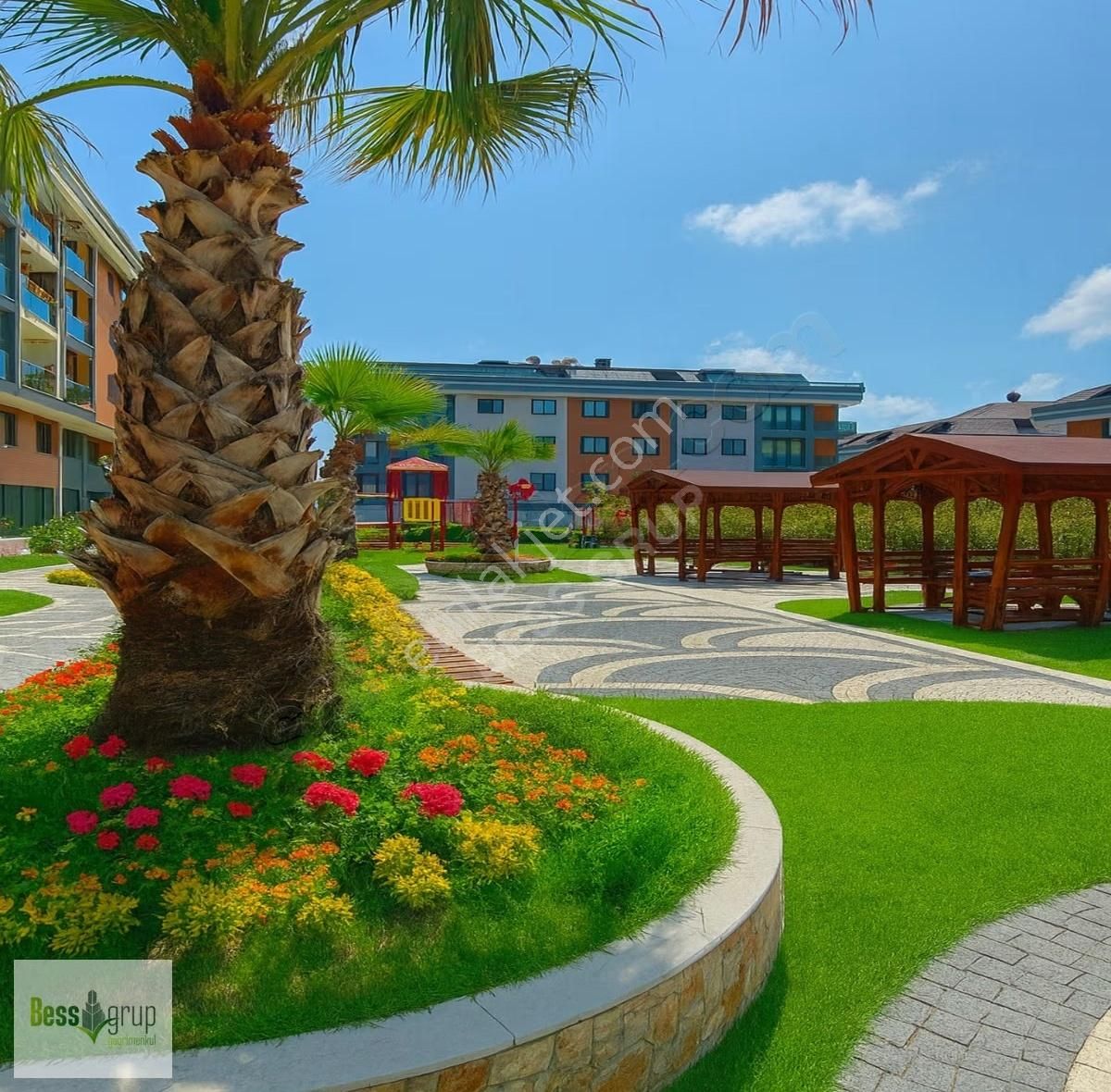 Beylikdüzü'nde Havuzlu Site İçerisinde Satılık 3+1 Lüks Daire