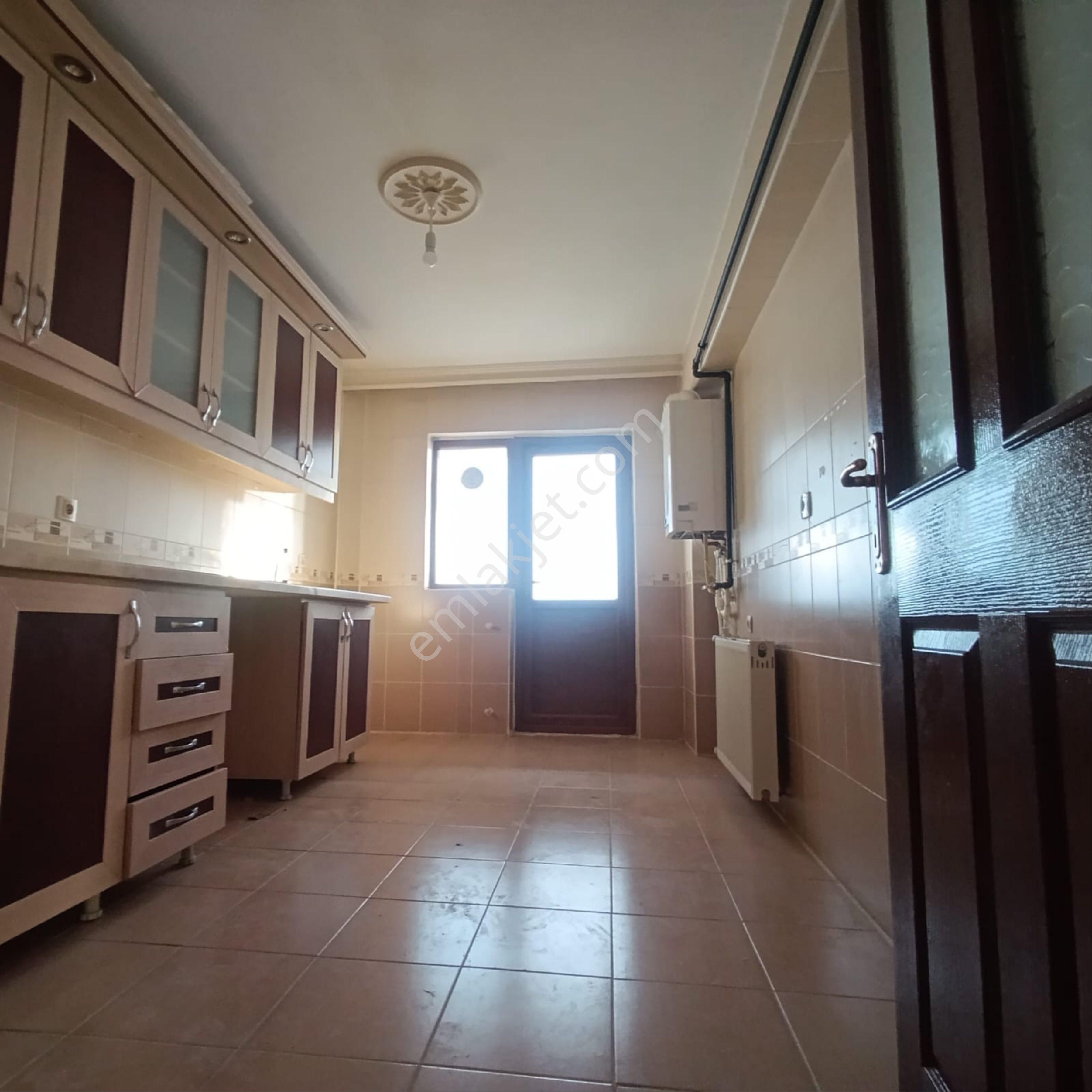 Karapürçek’te Köroğlu Parkı Yakını 3+1 Geniş Arakat Daire - Görsel 2