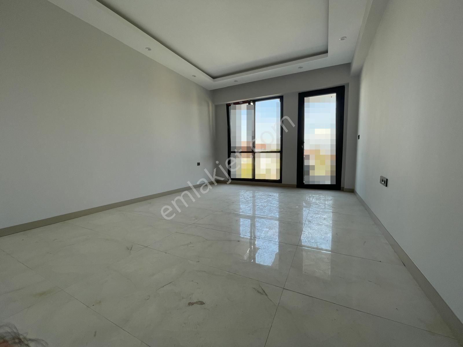 Eskidjiden Cumhuriyette Önü Açık 2+1 Satılık Sıfır Daire - Görsel 3