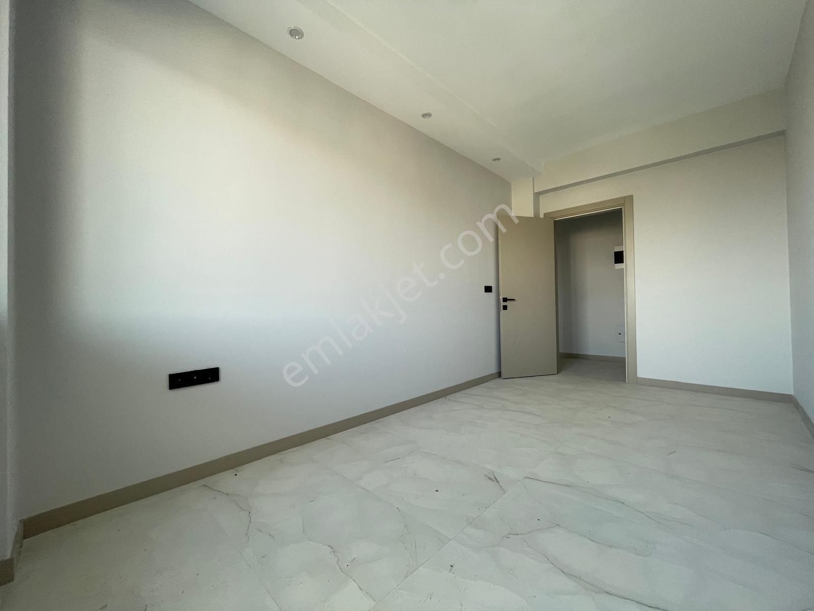 Eskidjiden Cumhuriyette Önü Açık 2+1 Satılık Sıfır Daire - Görsel 17