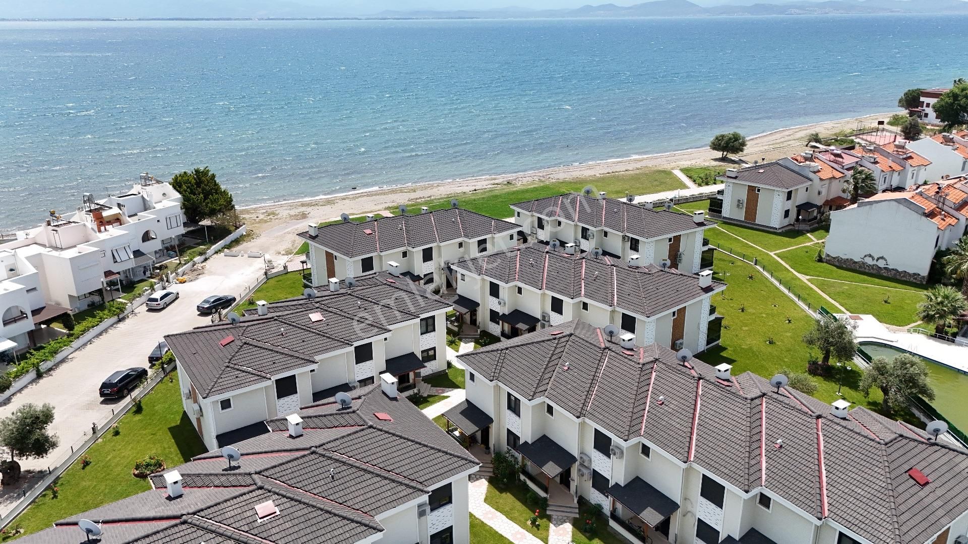 Mahmut İşler'den Gürede Denize Sıfır Sitede Satılık Villa - Görsel 8