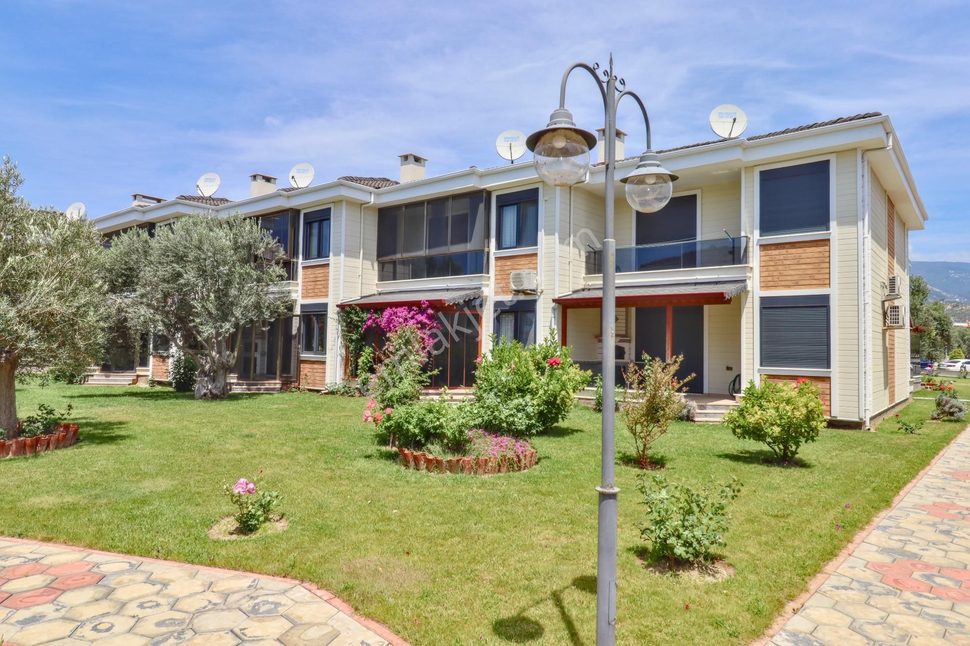 Mahmut İşler'den Gürede Denize Sıfır Sitede Satılık Villa - Görsel 15