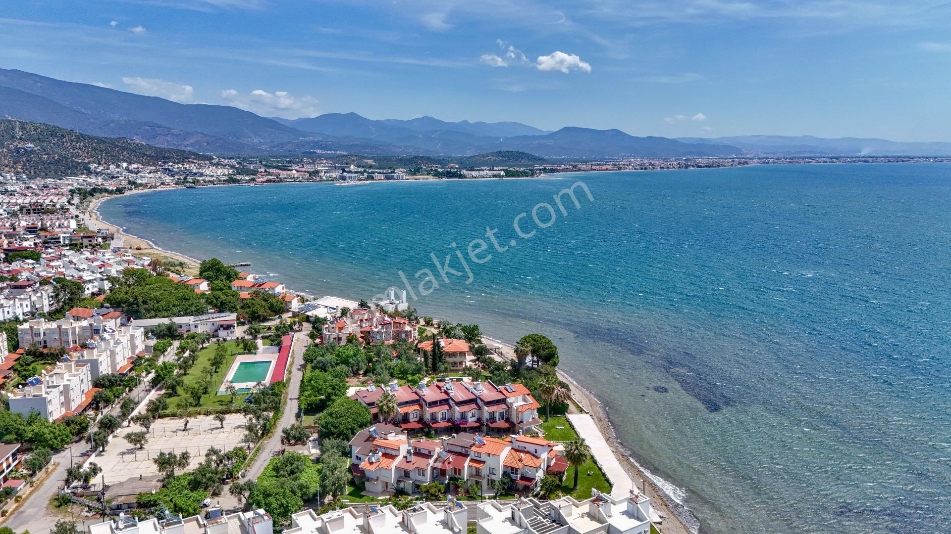 Mahmut İşler'den Gürede Denize Sıfır Sitede Satılık Villa - Görsel 9