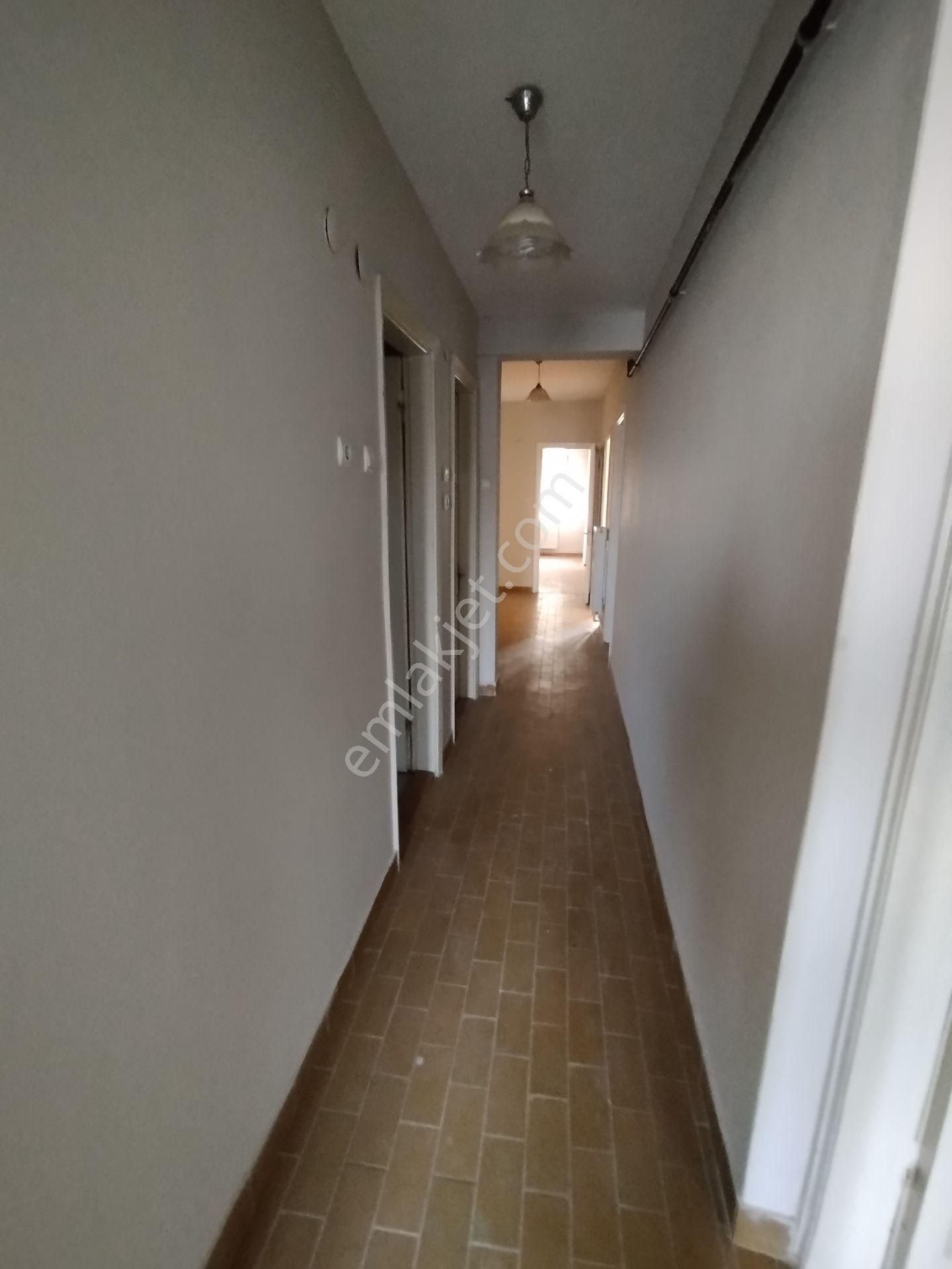 Nazilli Merkez'de Kiralık 3+1 Doğalgazlı Geniş Daire - Görsel 23