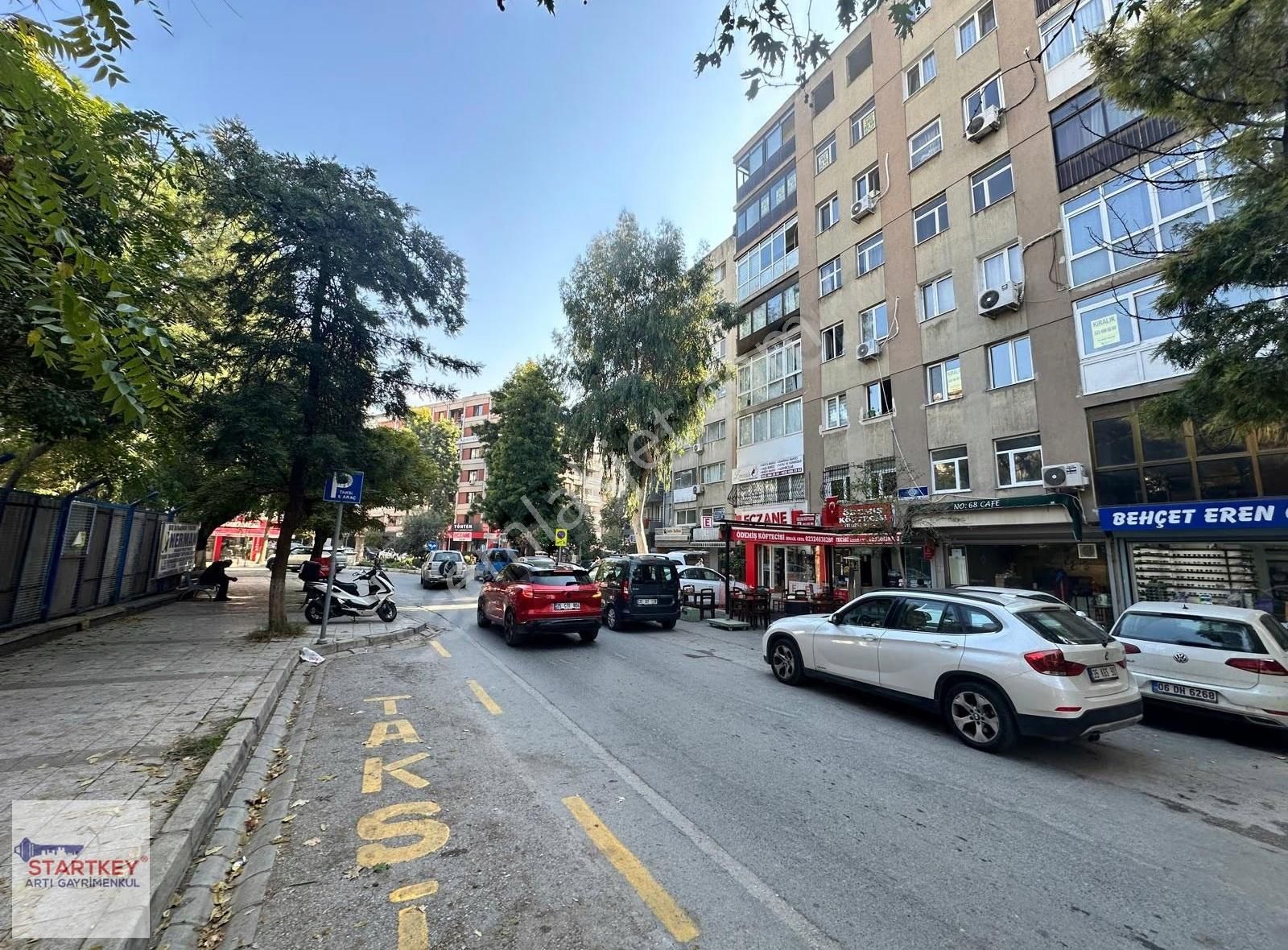 Alsancak Merkezde Doktorlar Sitesinde Satılık 1+1 Daire - Görsel 19