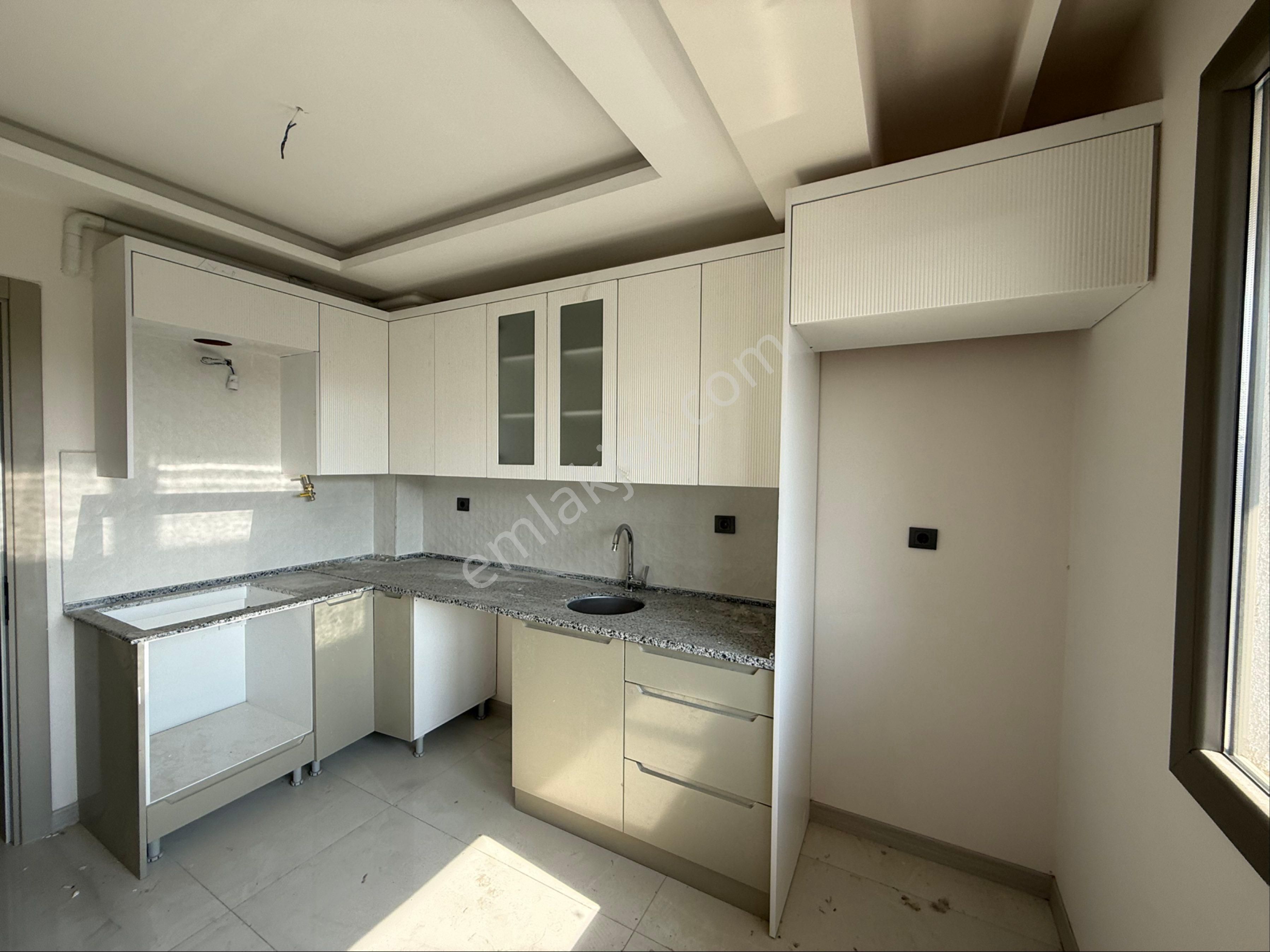 Emlak Center'dan Muradiye'de Site İçinde Satılık 2+1 Sıfır Daire - Görsel 2