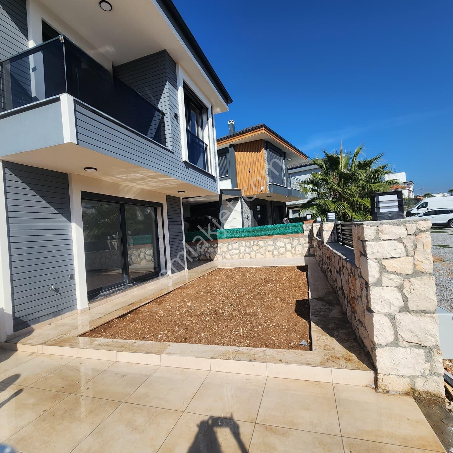 Didimde Tam Müstakil 3+1 Ayrı Mutfaklı Havuzlu ,garajlı Villa