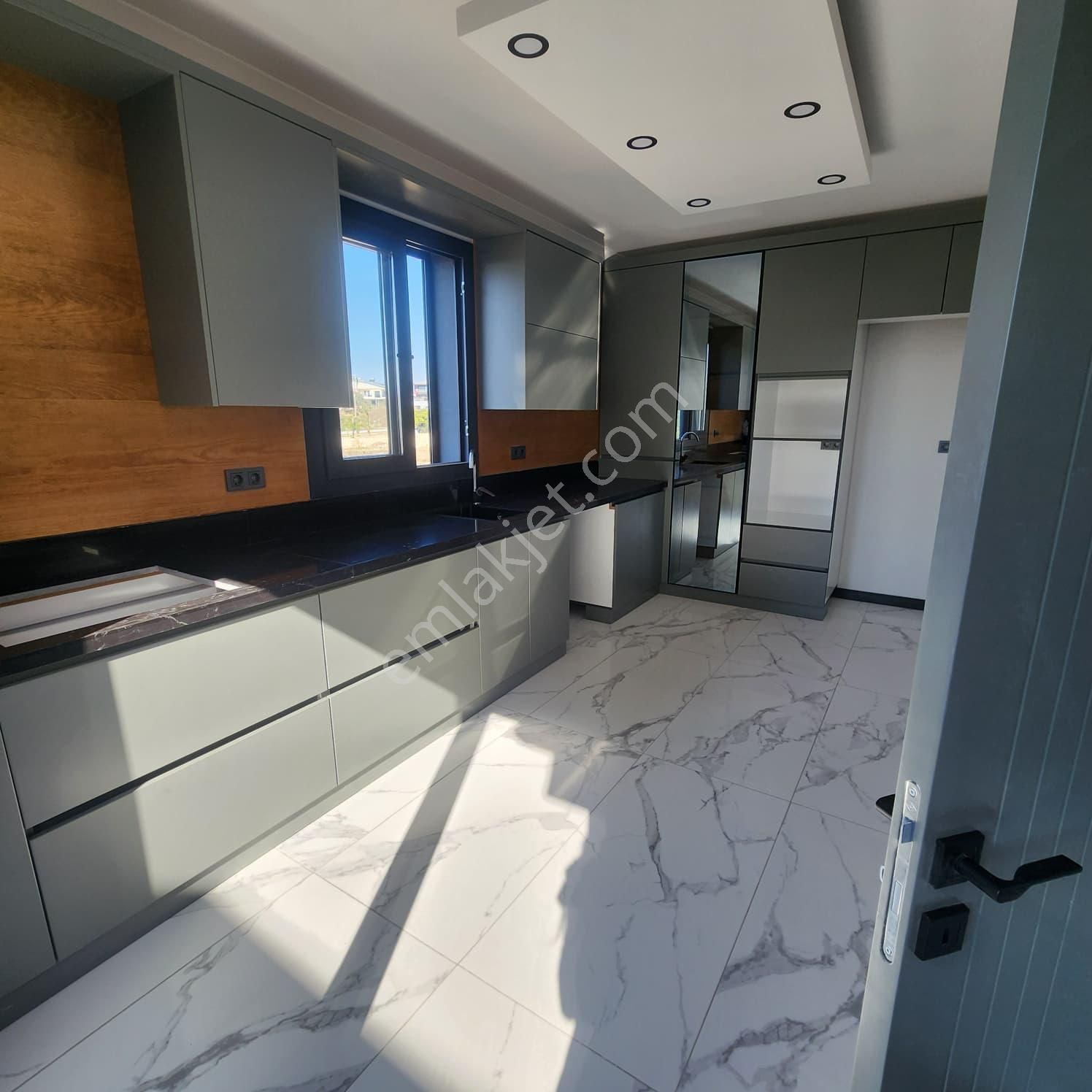 Didimde Tam Müstakil 3+1 Ayrı Mutfaklı Havuzlu ,garajlı Villa - Görsel 5